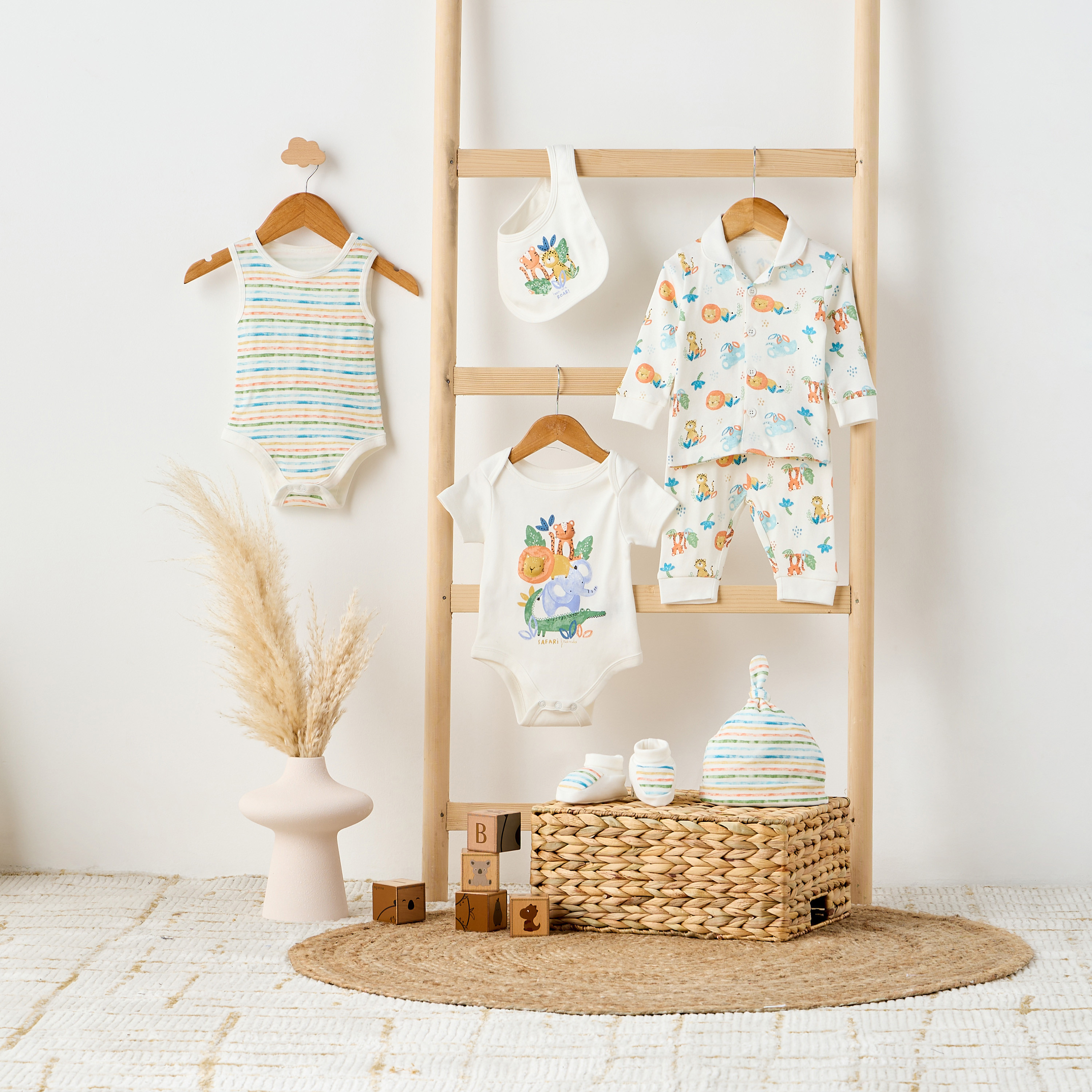 طقم هدايا ملابس بطبعات من جونيورز - 8 قطع-baby-girls-clothing-setsandcoords-image-12