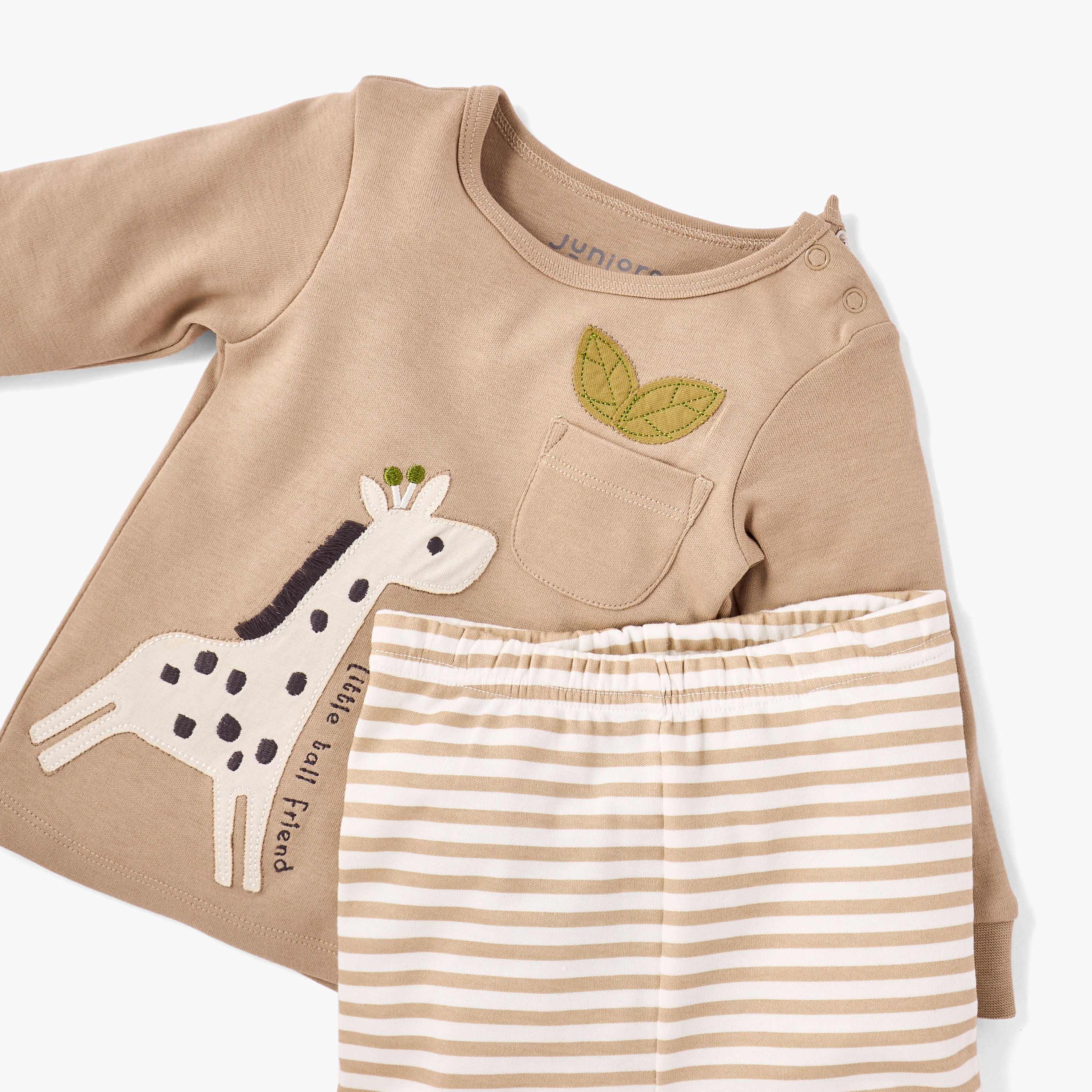 طقم تيشيرت بزينة زرافة وبنطلون بيجاما مخطط من جونيورز-baby-boys-clothing-nightwear-pyjamasets-image-4