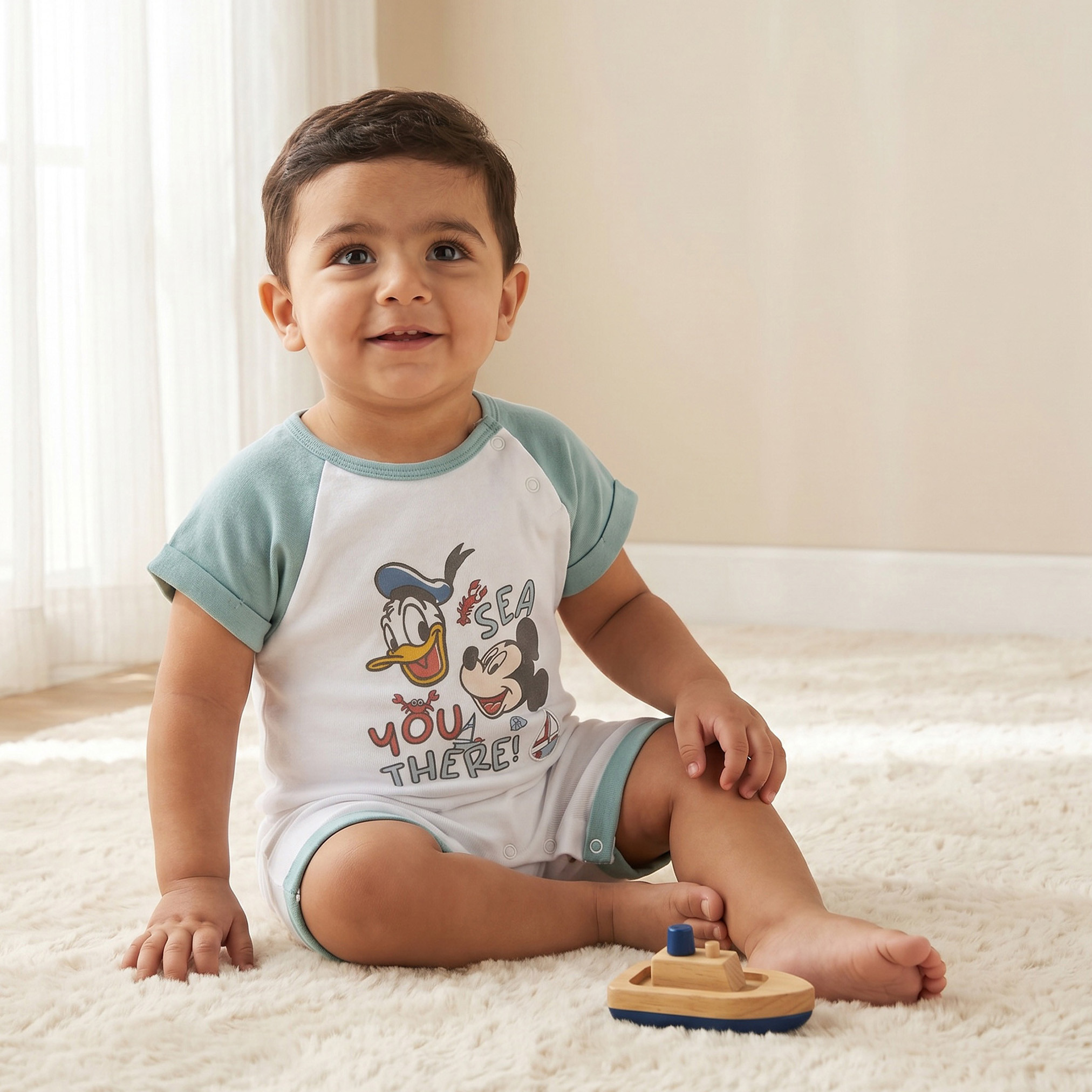 أفرول بياقة ضيقة وأكمام قصيرة وطبعات ميكي ماوس ودونالد داك من ديزني-baby-boys-clothing-rompers-image-1
