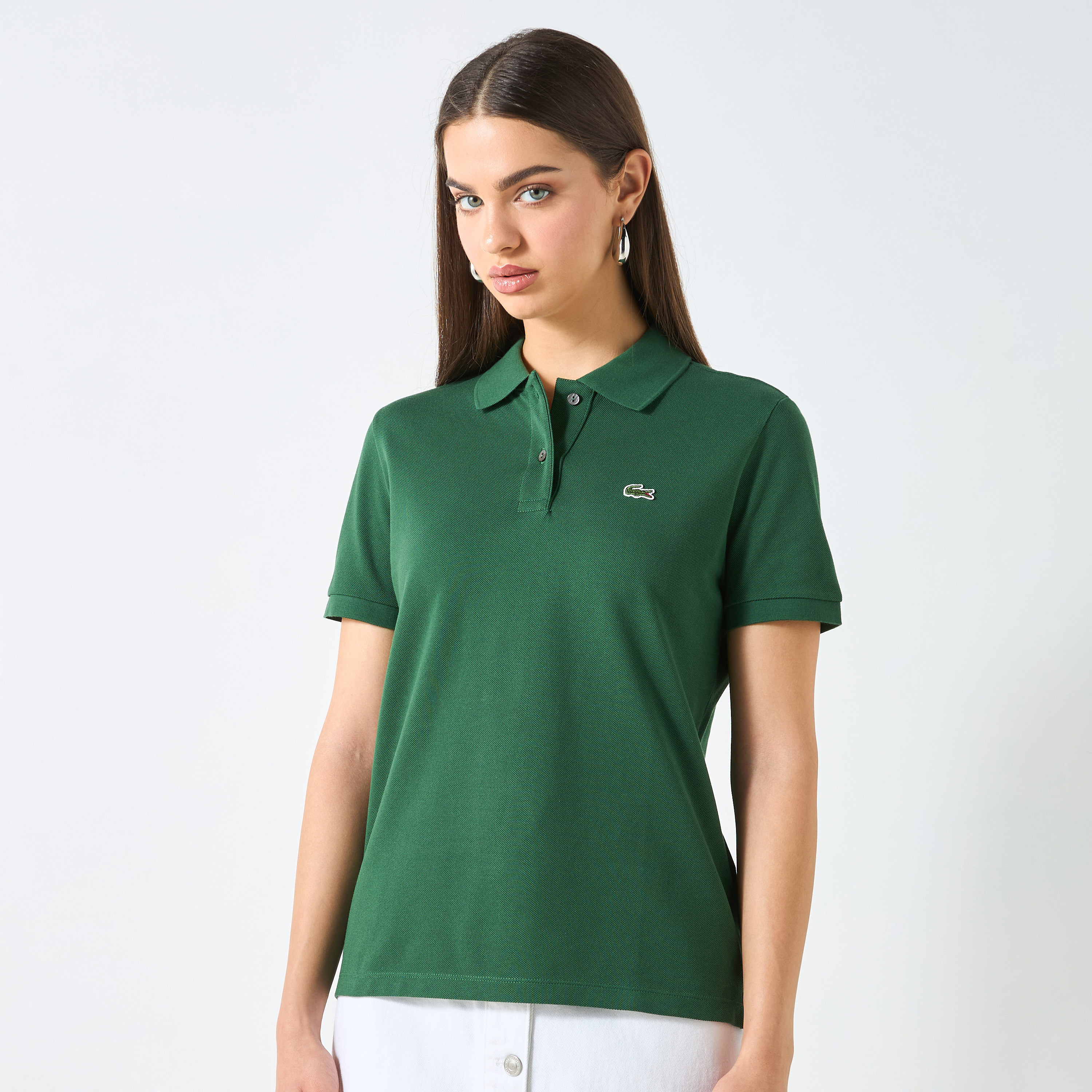 تيشيرت بولو بأكمام قصيرة وزخارف شعار من لاكوست-women-clothing-tshirts-image-3
