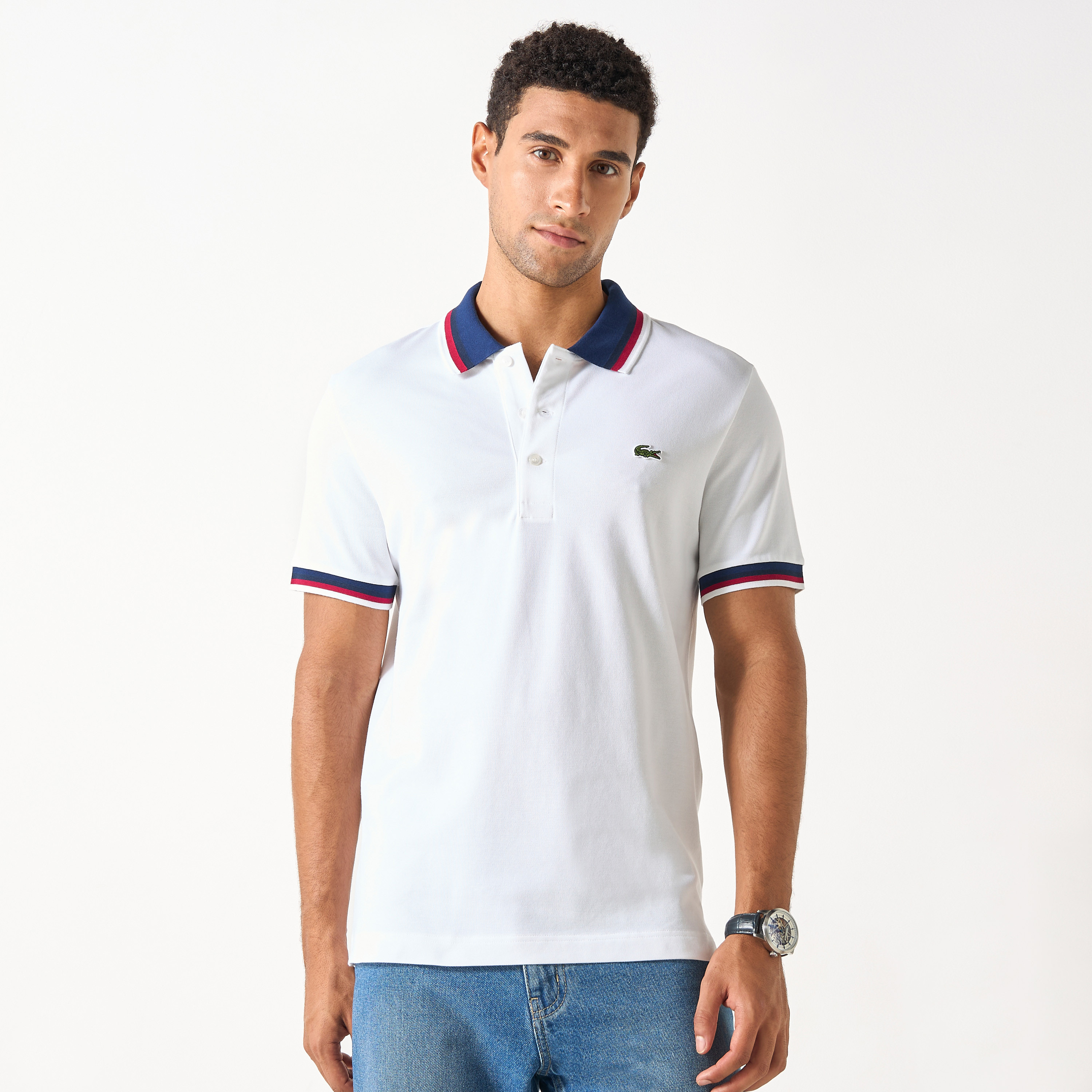 تيشيرت بولو بشعار وأكمام قصيرة من لاكوست-men-clothing-tshirtsandpolos-polos-image-1