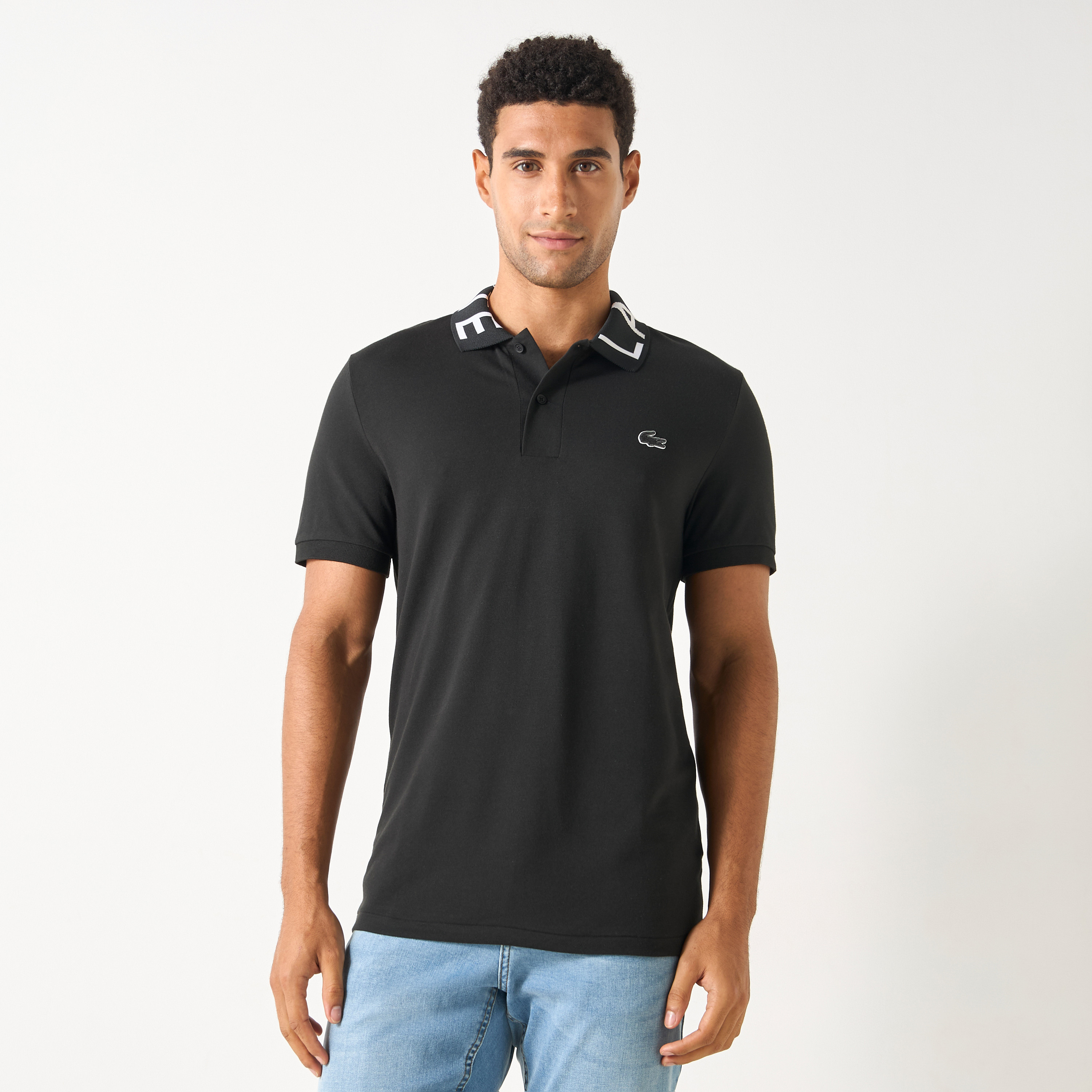 تيشيرت بولو بأكمام قصيرة وطبعات شعار من لاكوست-men-clothing-tshirtsandpolos-polos-image-5