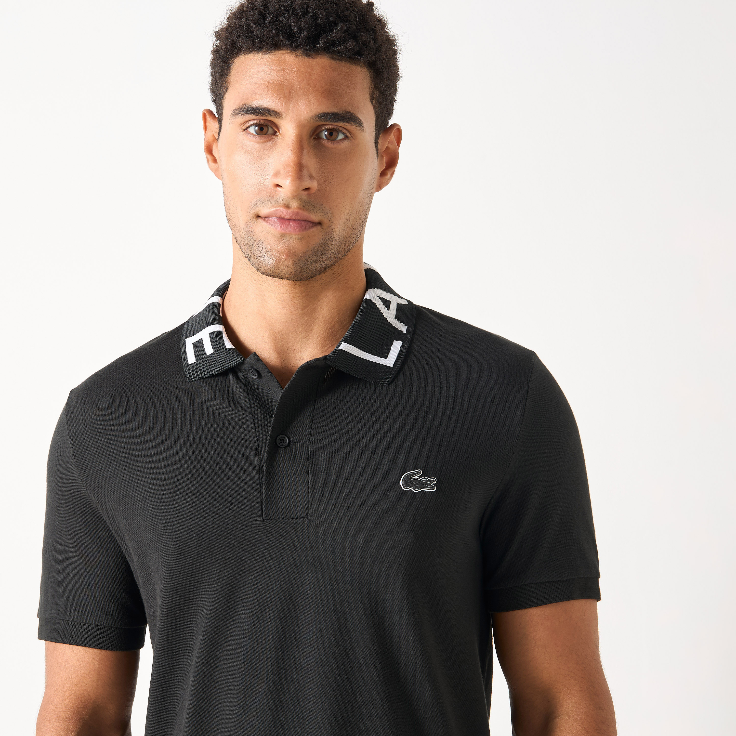 تيشيرت بولو بأكمام قصيرة وطبعات شعار من لاكوست-men-clothing-tshirtsandpolos-polos-image-2