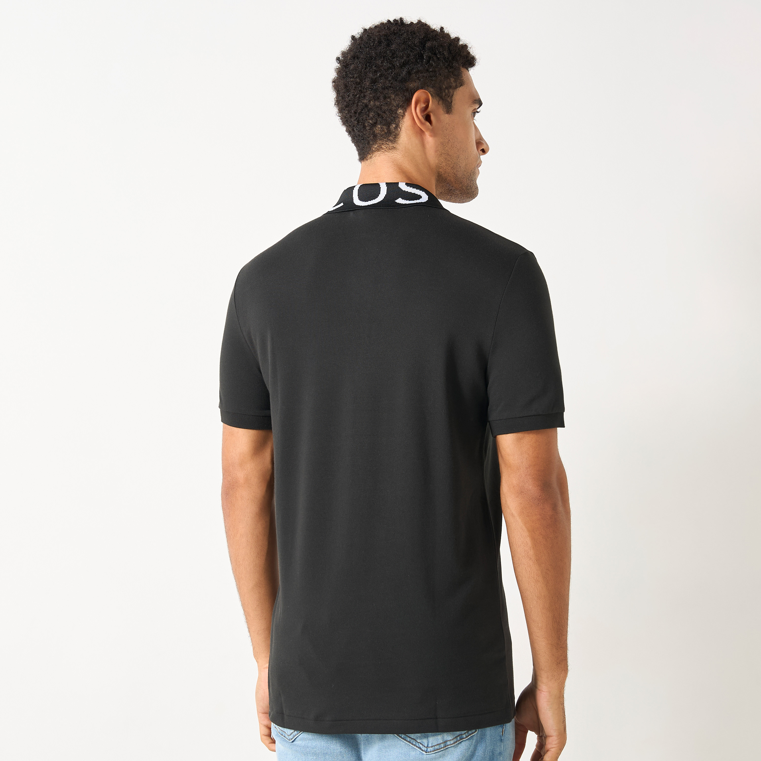 تيشيرت بولو بأكمام قصيرة وطبعات شعار من لاكوست-men-clothing-tshirtsandpolos-polos-image-1