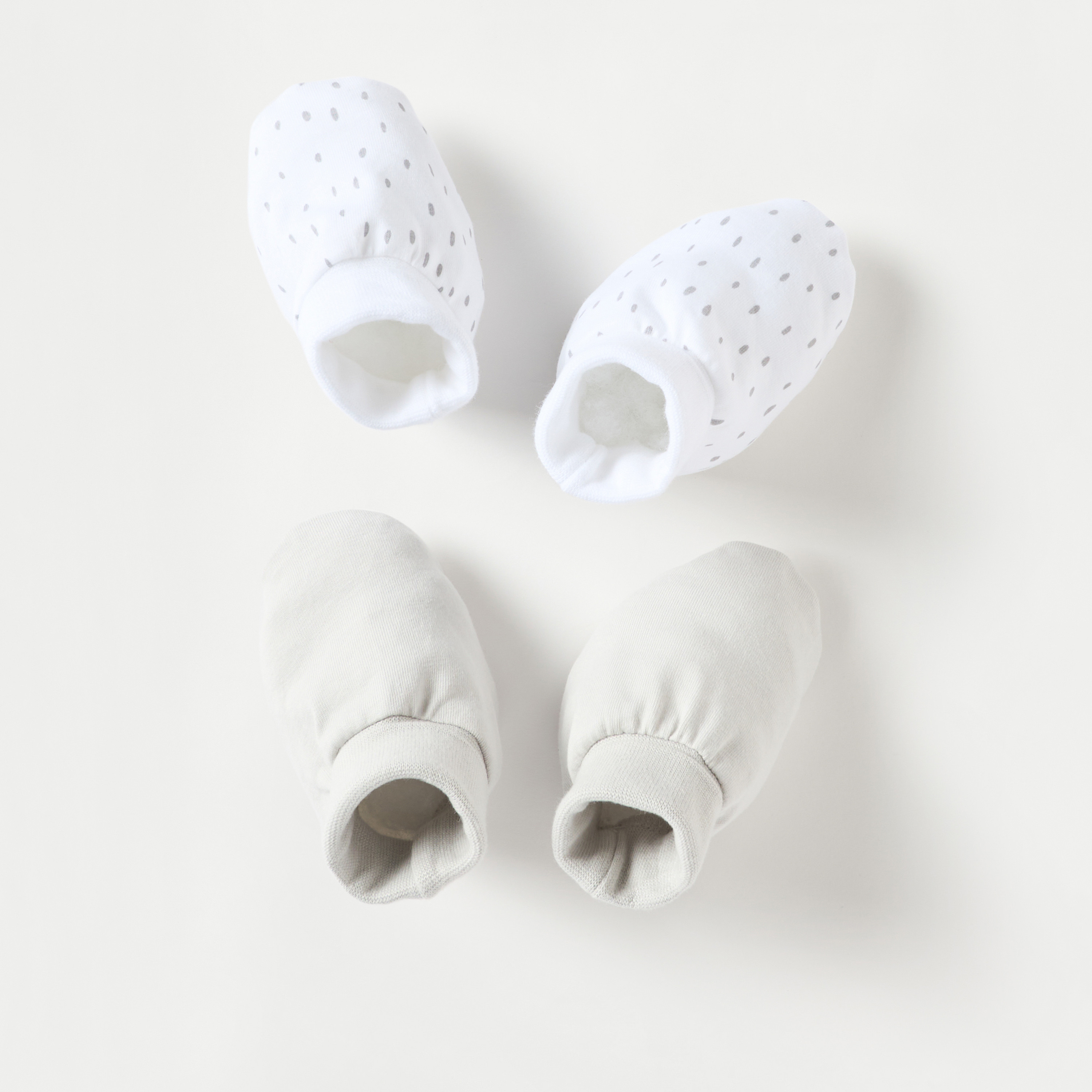 أبوات متنوعة سهلة الارتداء من جونيورز - طقم من بوتين-baby-boys-shoes-booties-image-1