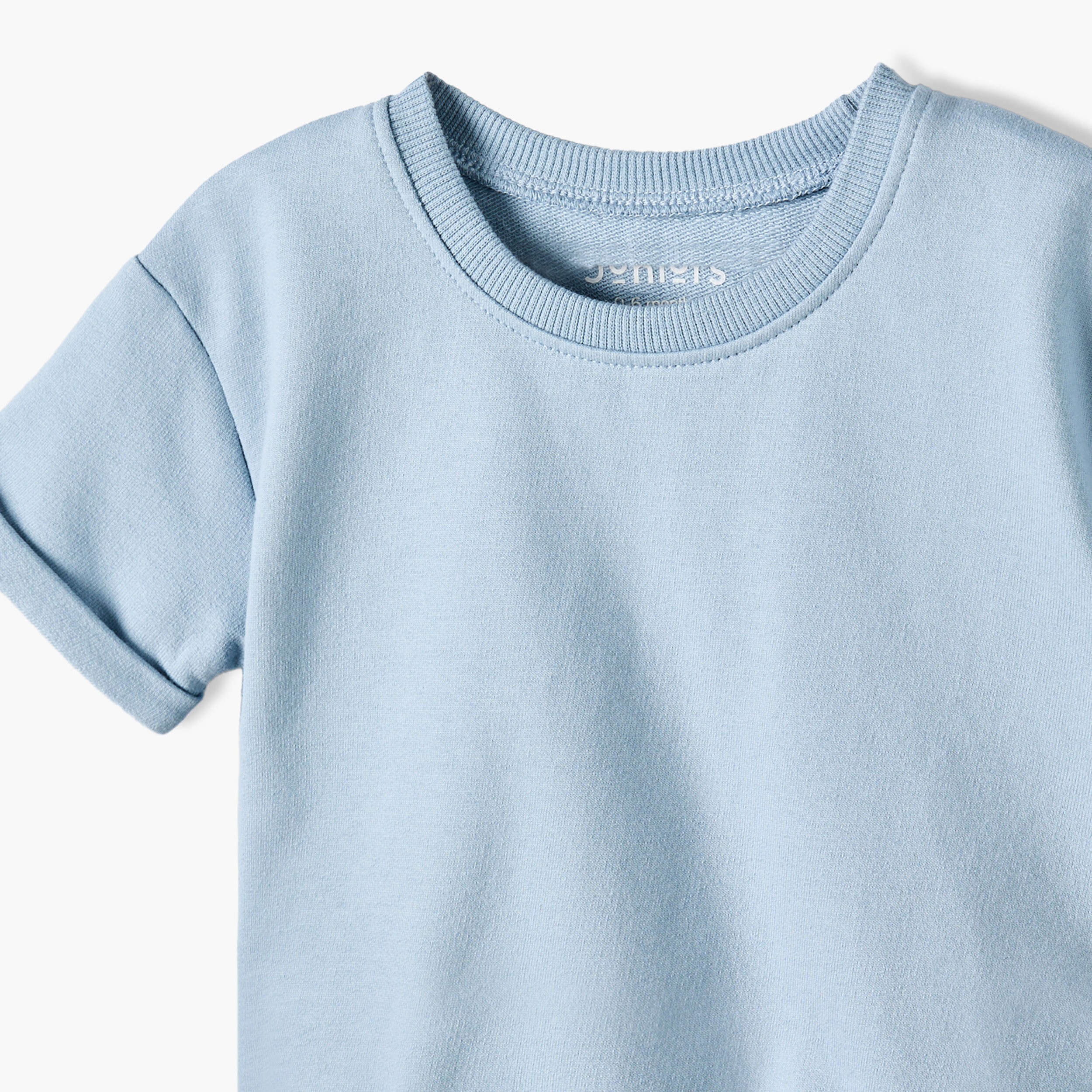 طقم تيشيرت بأكمام قصيرة وياقة ضيقة وشورت بأطراف مطوية من جونيورز-baby-boys-clothing-setsandcoords-image-7