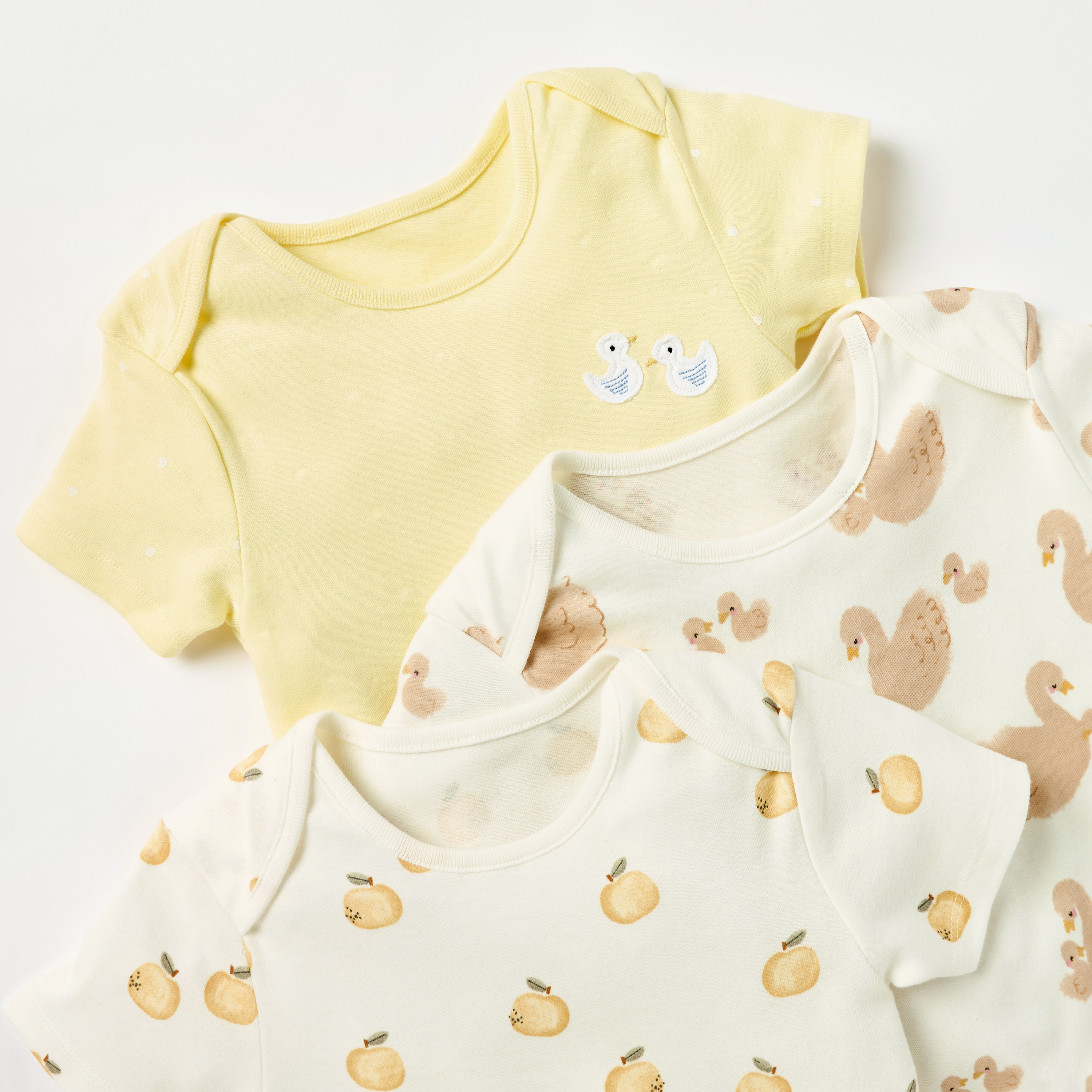بودي سوت بأزرار إغلاق كبّاسة وطبعات بجعة من جونيورز- طقم من 3 قطع-baby-girls-clothing-bodysuits-image-5