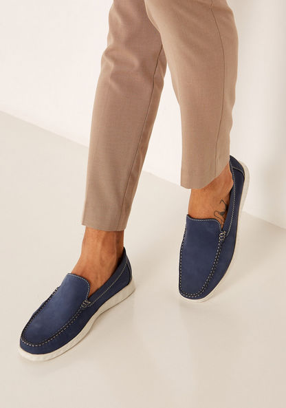 Le Confort Solid Slip-On Loafers-Men%27s Casual Shoes-image-0