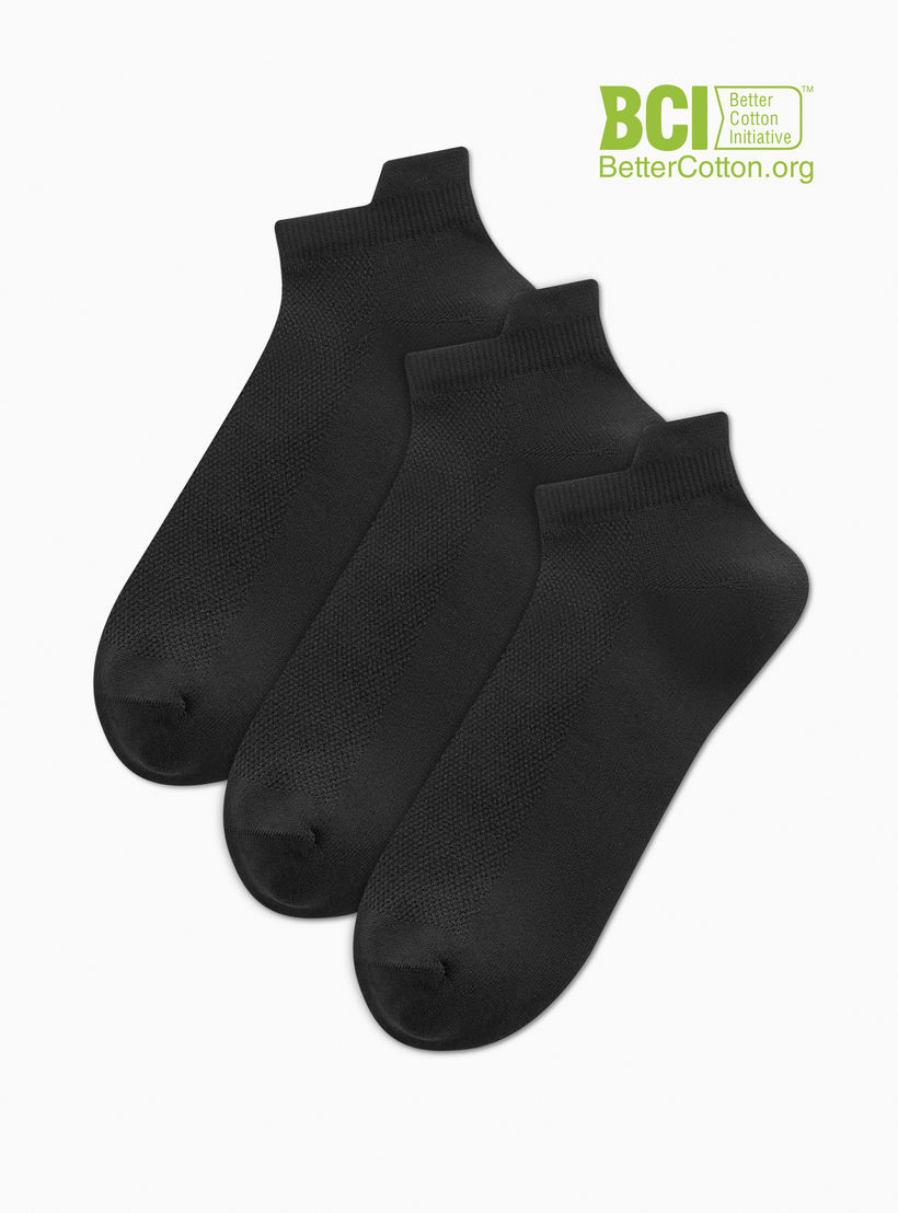 طقم جوارب رياضية 3 أزواج بطول الكاحل وطبعات من داش-men-socks-image-1