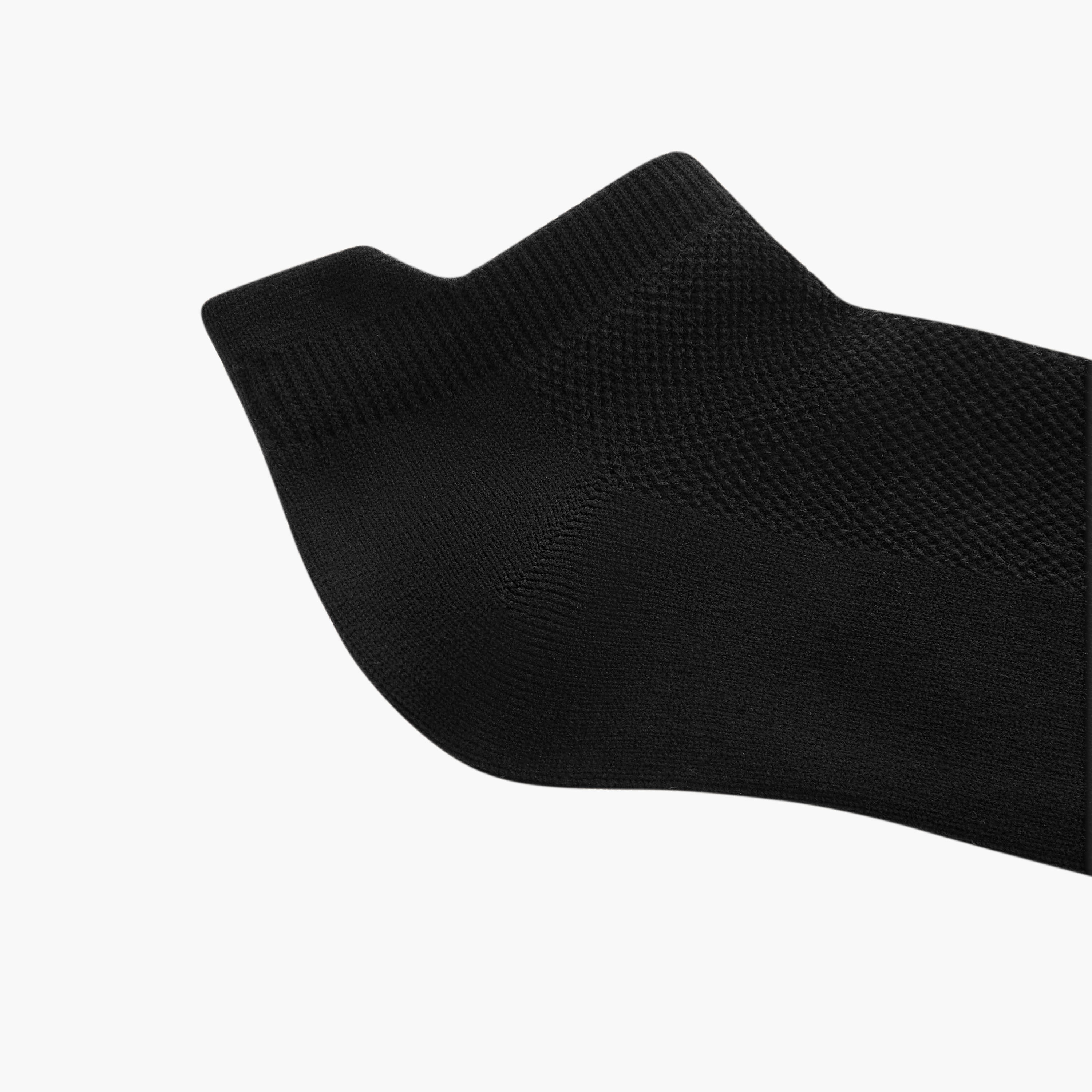 طقم جوارب رياضية 3 أزواج بطول الكاحل وطبعات من داش-men-socks-image-5