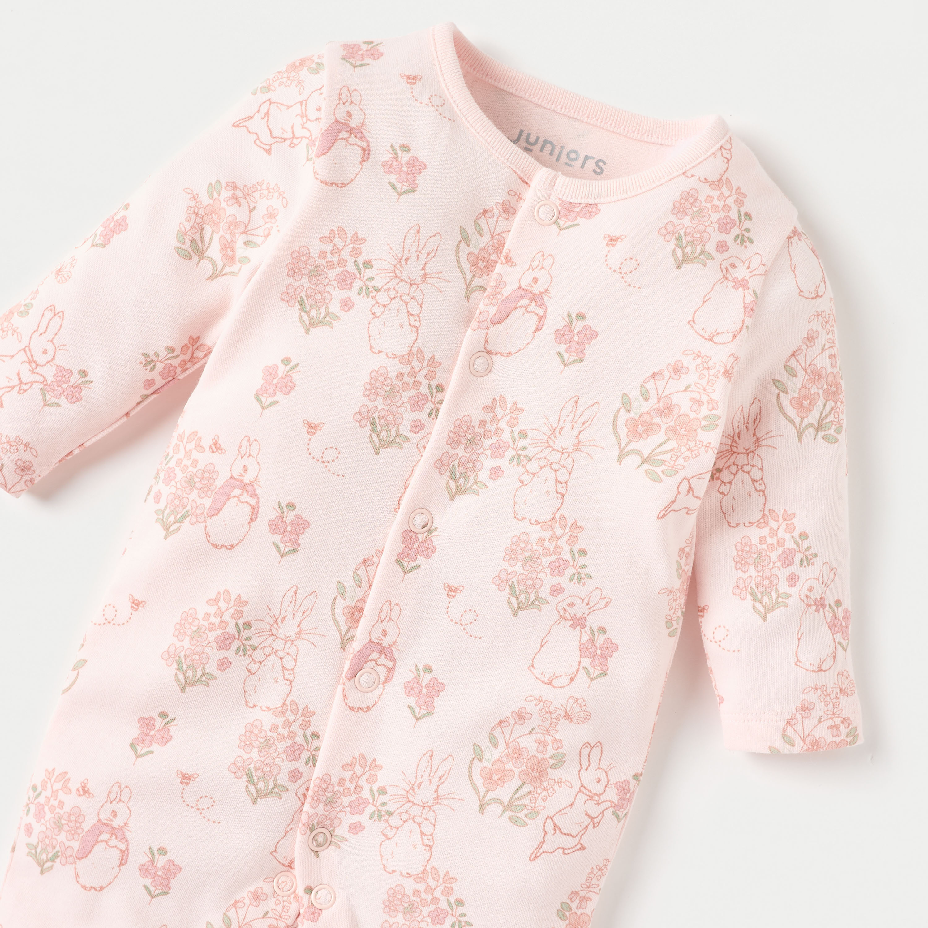 بدلة نوم مغلقة القدمين بأكمام طويلة وطبعات أرنب من جونيورز-baby-girls-clothing-nightwear-sleepsuits-image-2