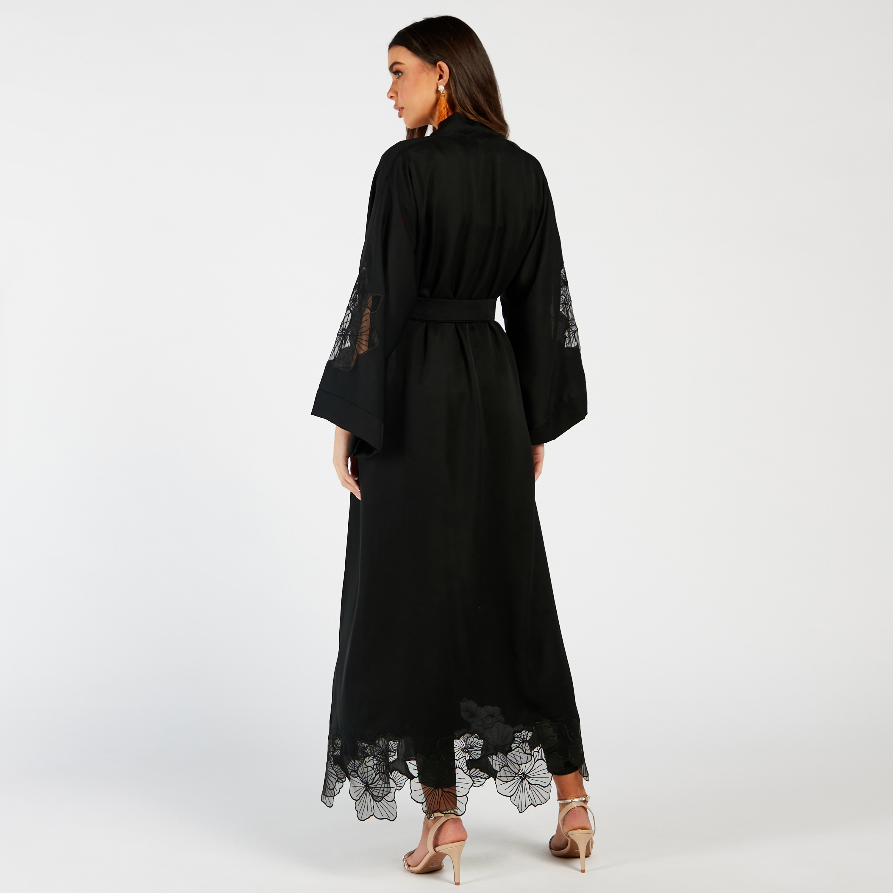 طقم عباية دانتيل زهرية وحجاب من نُخبة-women-arabicclothing-abayas-image-5