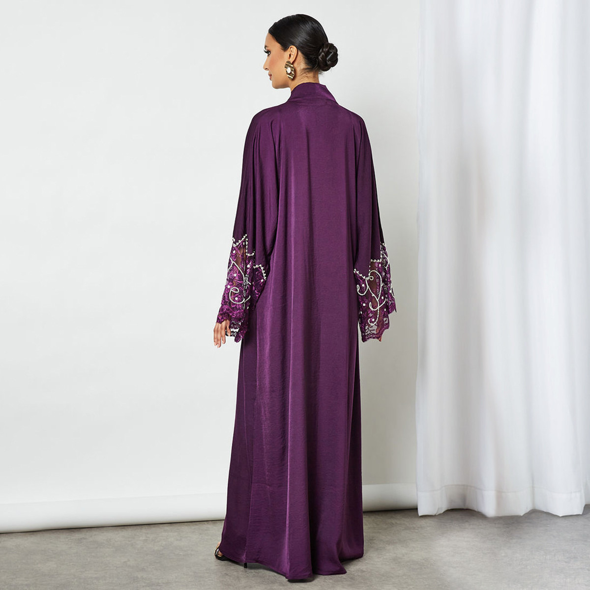 عباية مطرّزة مفتوحة من الأمام بحجاب وحزام رباط من نُخبة-women-arabicclothing-abayas-image-2