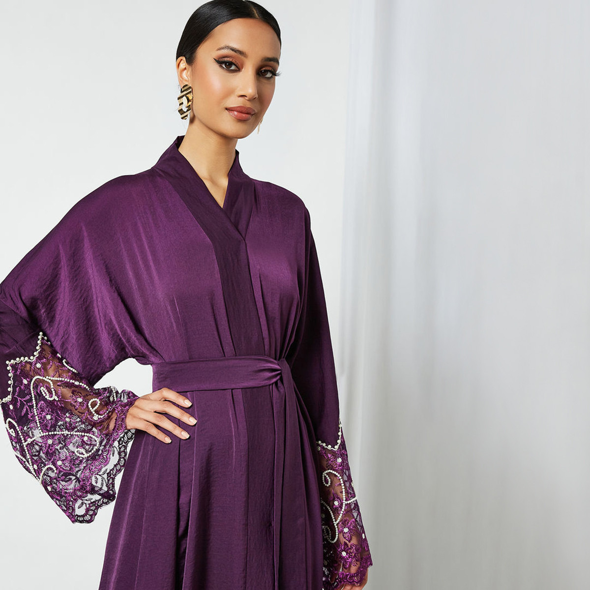 عباية مطرّزة مفتوحة من الأمام بحجاب وحزام رباط من نُخبة-women-arabicclothing-abayas-image-3