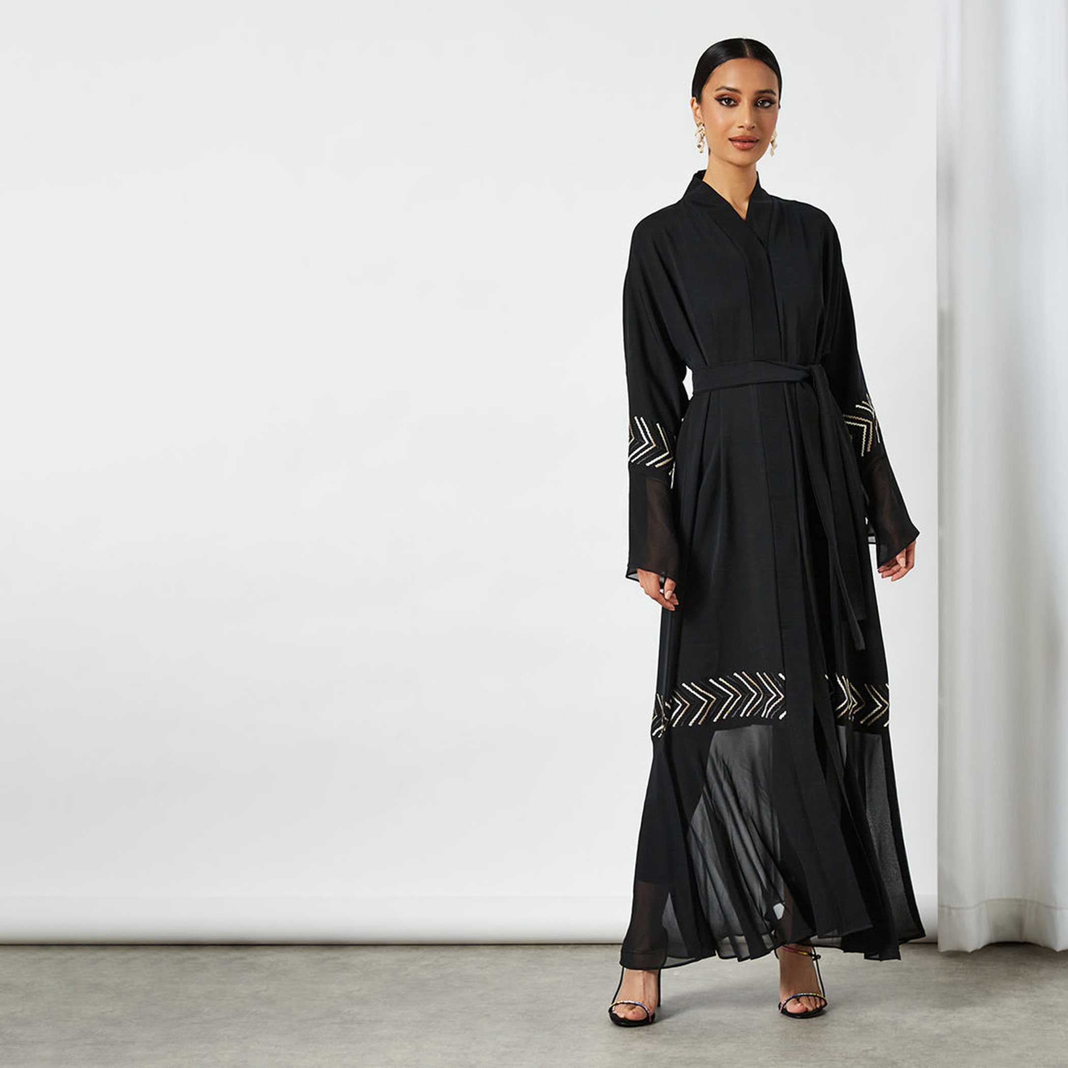 عباية مطرّزة بأكمام واسعة وحجاب من نُخبة-women-arabicclothing-abayas-image-2