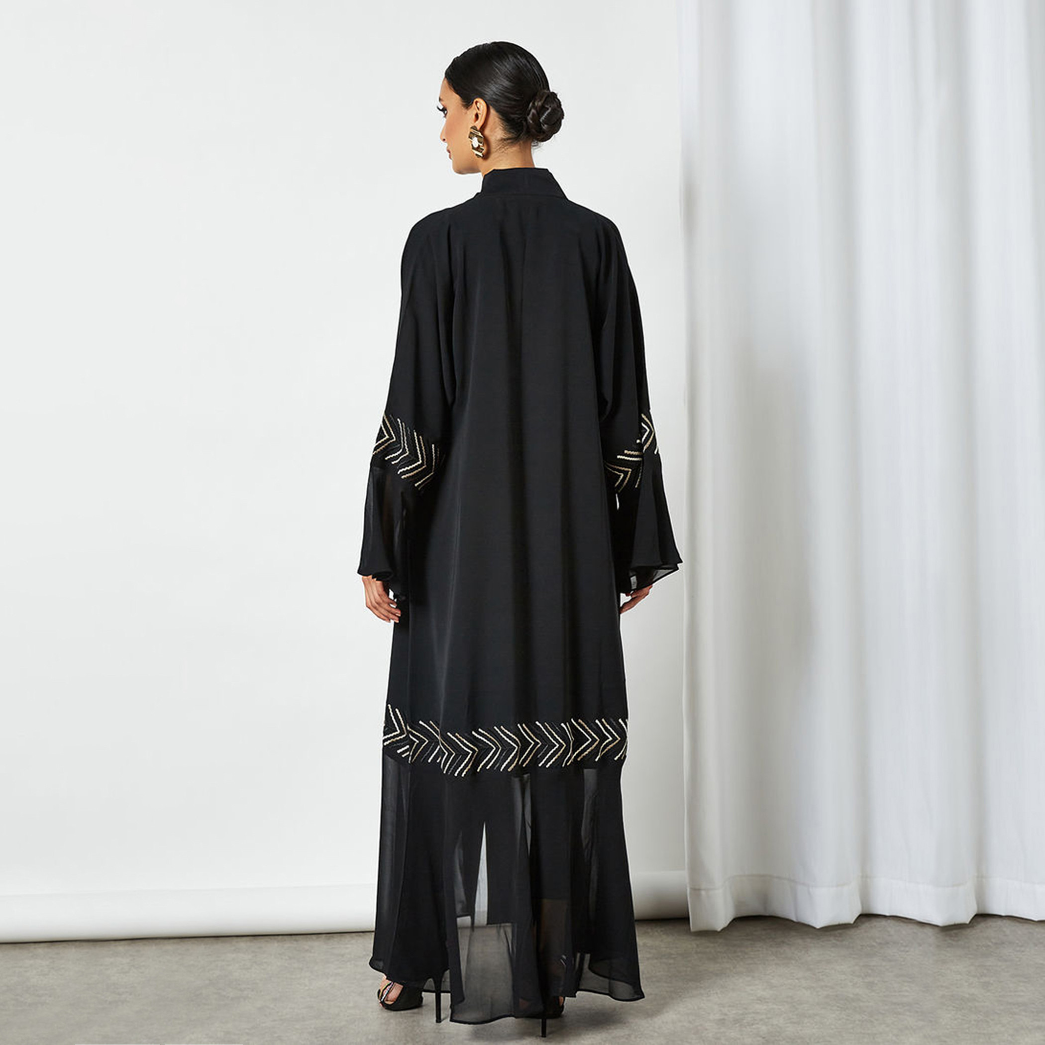 عباية مطرّزة بأكمام واسعة وحجاب من نُخبة-women-arabicclothing-abayas-image-3