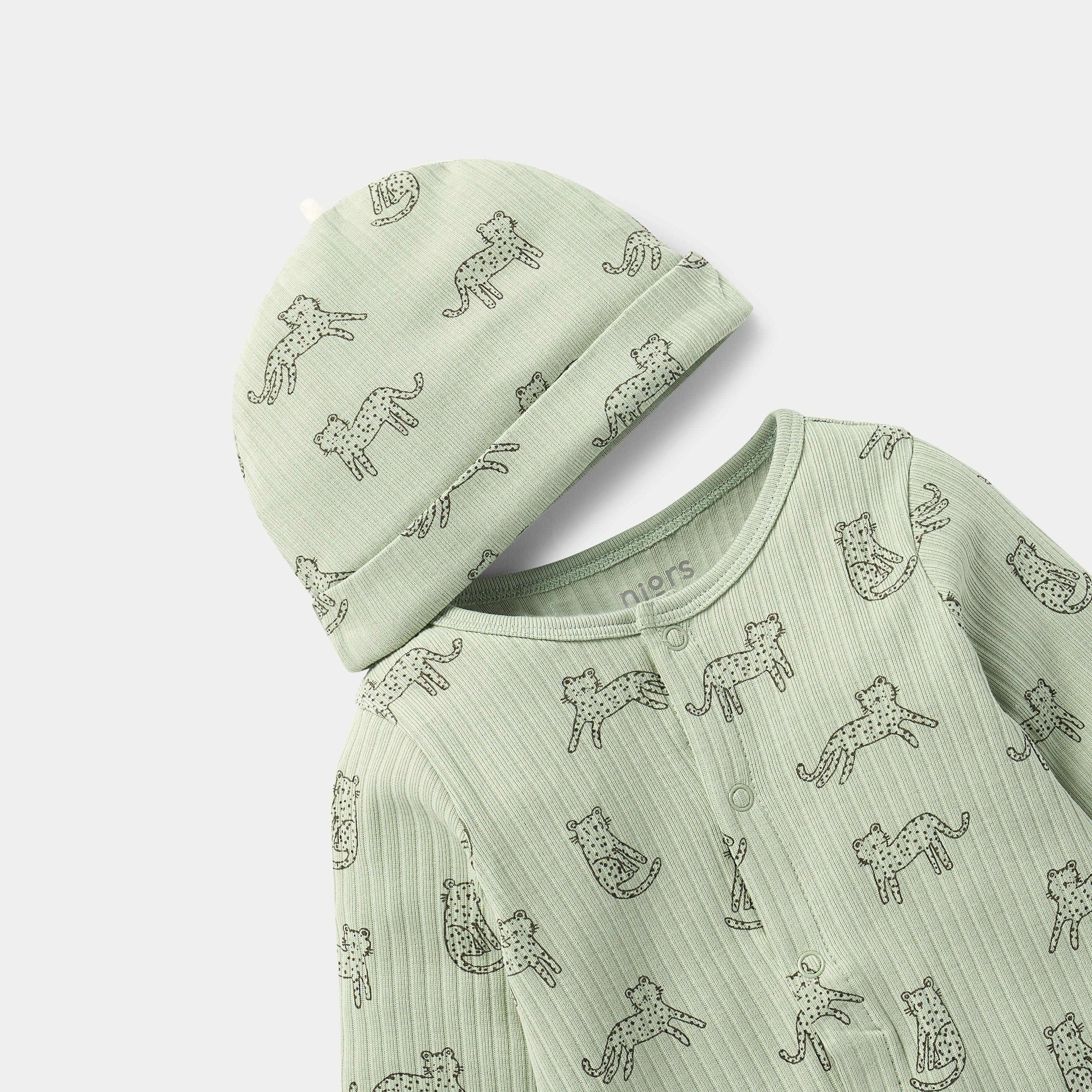 طقم بدلة نوم مغلقة القدمين بطبعات مع قبعة بيني من جونيورز-baby-boys-clothing-nightwear-sleepsuits-image-3