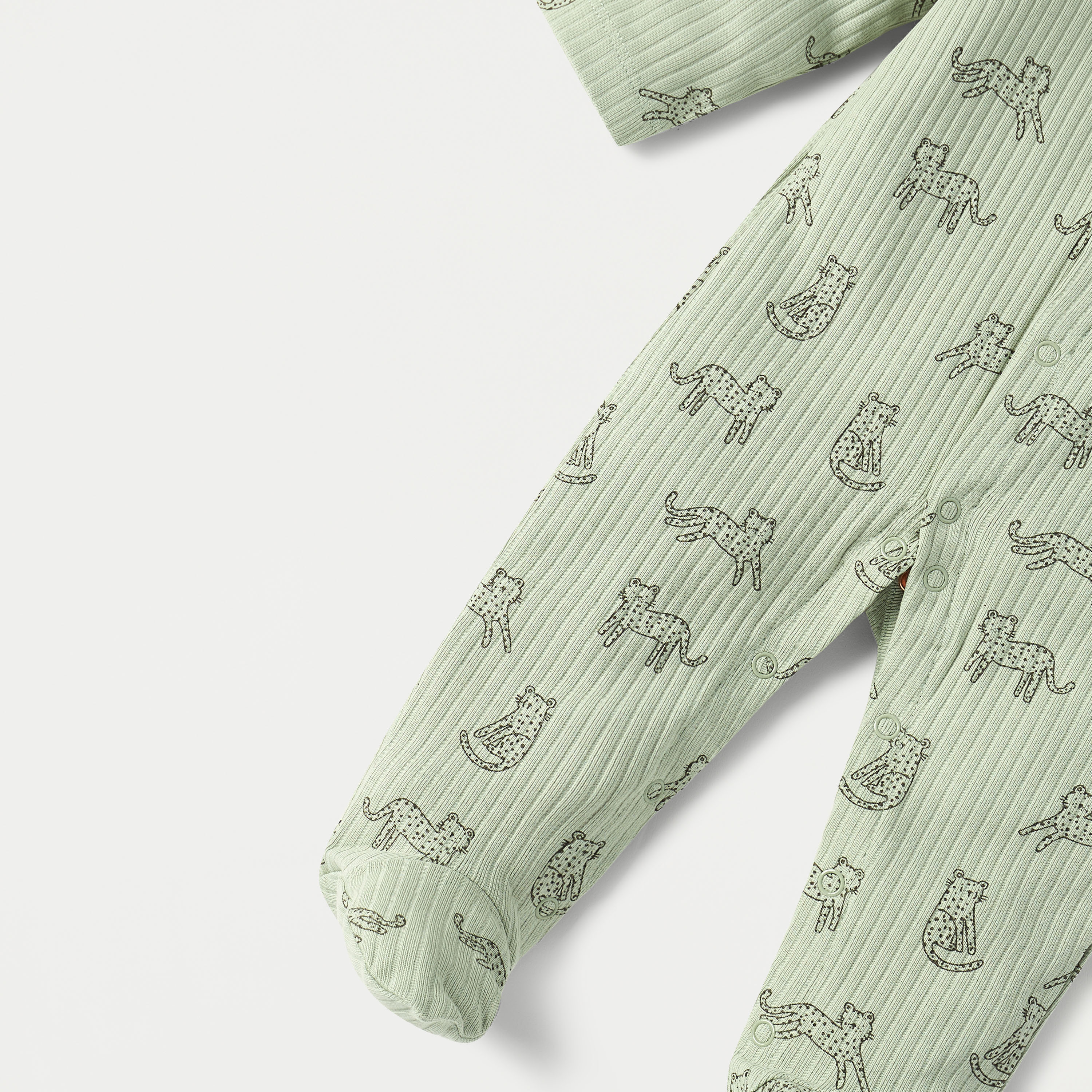 طقم بدلة نوم مغلقة القدمين بطبعات مع قبعة بيني من جونيورز-baby-boys-clothing-nightwear-sleepsuits-image-4