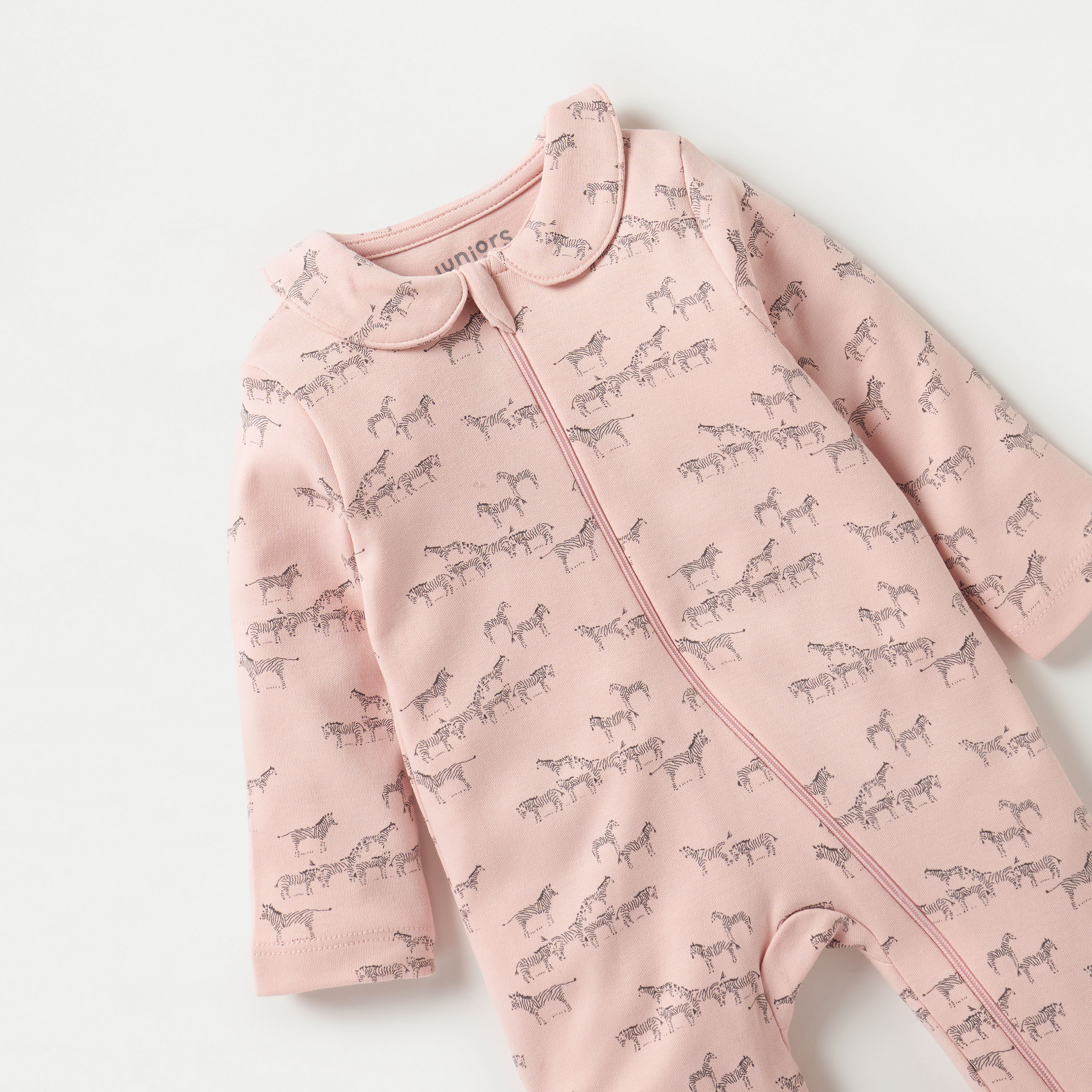 بدلة نوم مغلقة القدمين بأكمام طويلة وياقة بطبعات من جونيورز-baby-girls-clothing-nightwear-sleepsuits-image-3