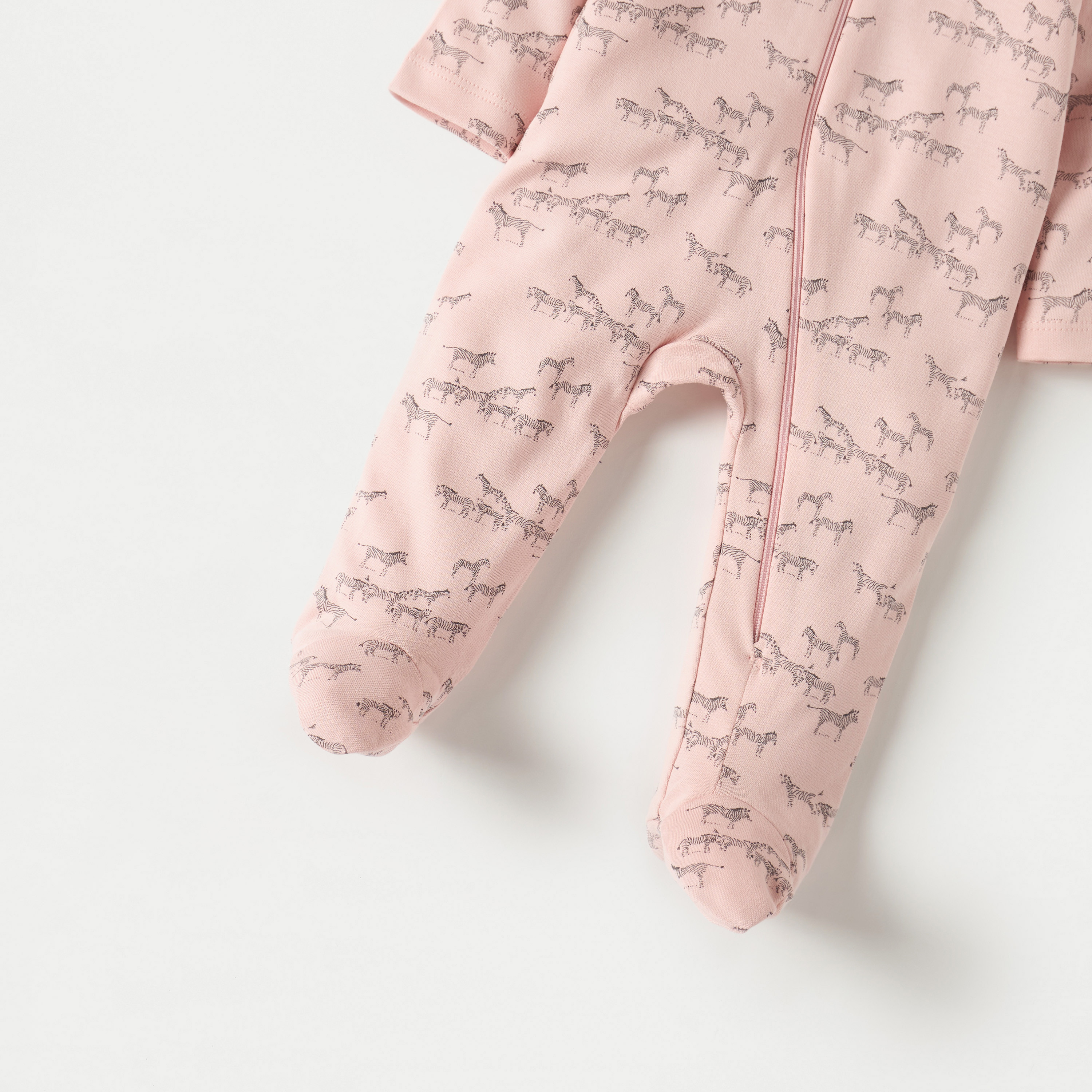 بدلة نوم مغلقة القدمين بأكمام طويلة وياقة بطبعات من جونيورز-baby-girls-clothing-nightwear-sleepsuits-image-4