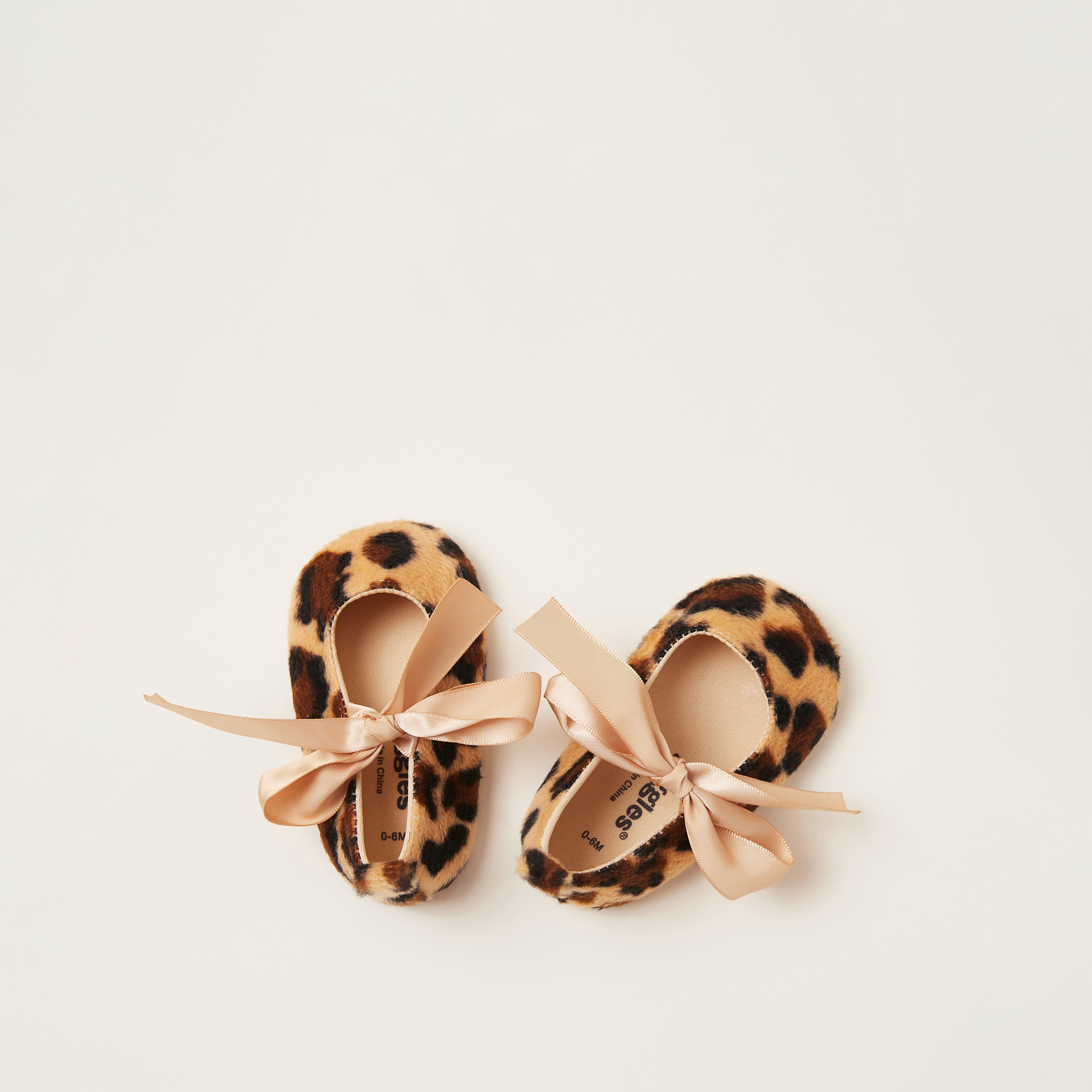 حذاء أطفال بتفاصيل فيونكة وطبعات نمر من جيجلز-baby-girls-shoes-booties-image-1