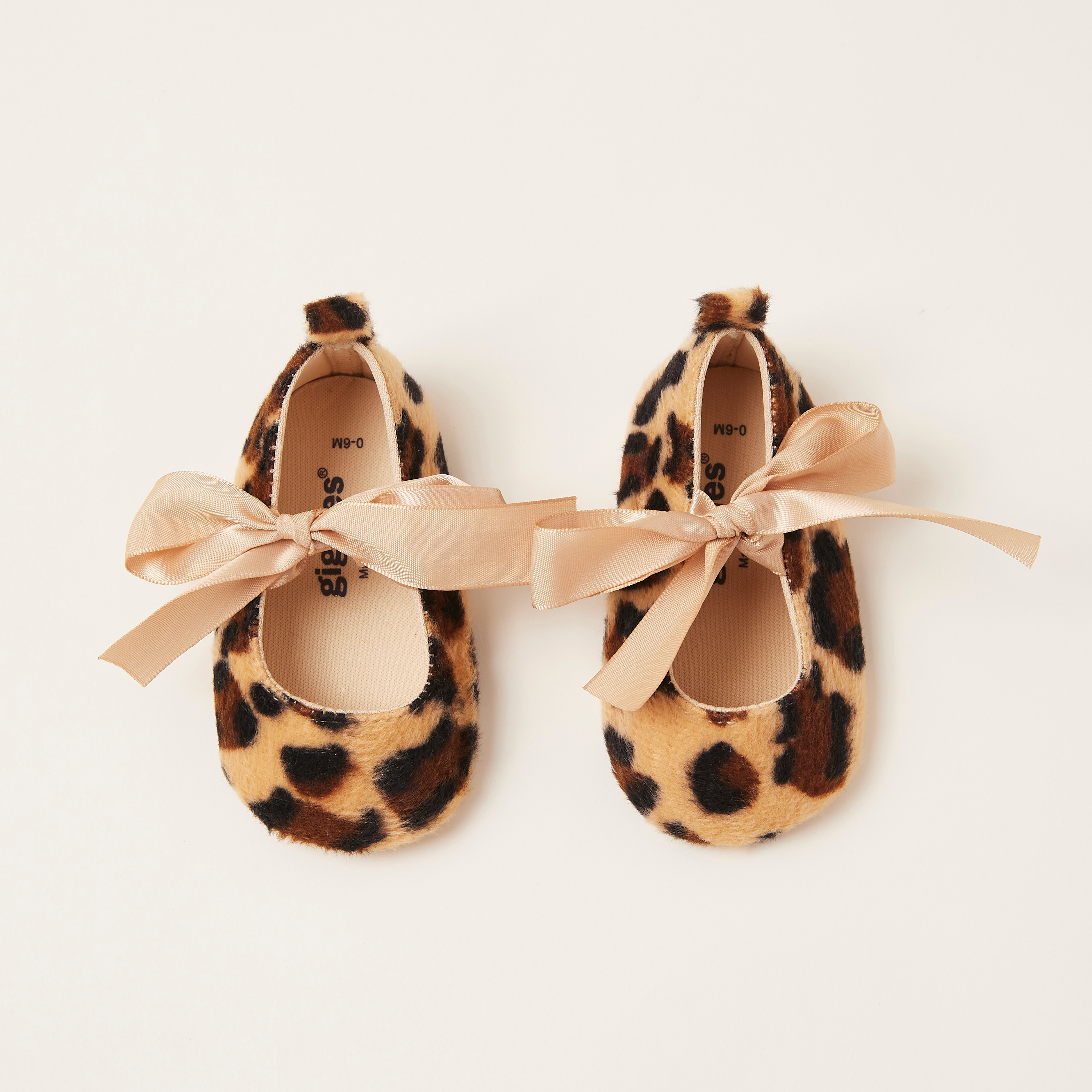 حذاء أطفال بتفاصيل فيونكة وطبعات نمر من جيجلز-baby-girls-shoes-booties-image-5