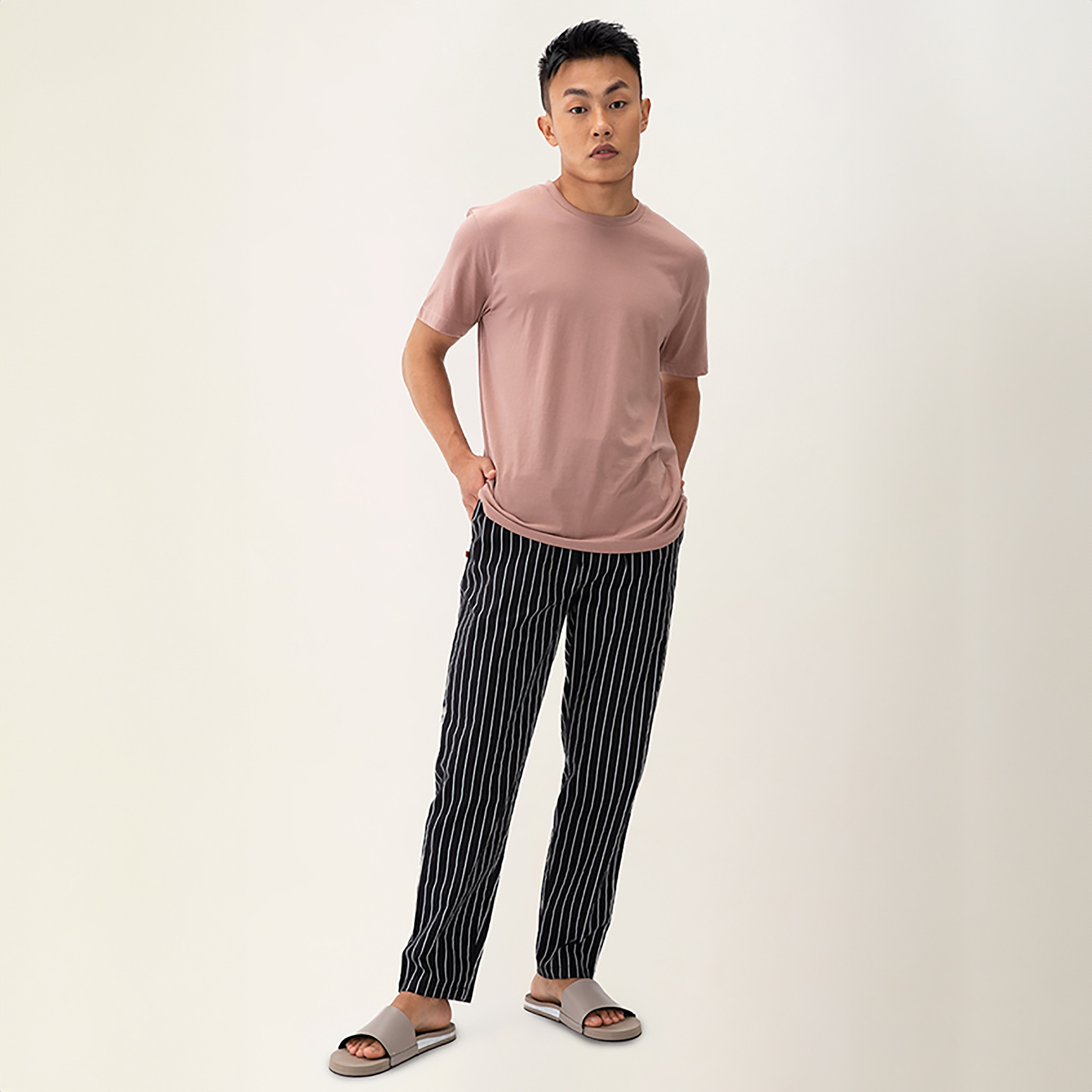 بيجامة برباط مطاطي متوسطة الارتفاع ذات خطوط من دامنش-men-clothing-nightwear-pyjamaandshorts-image-14