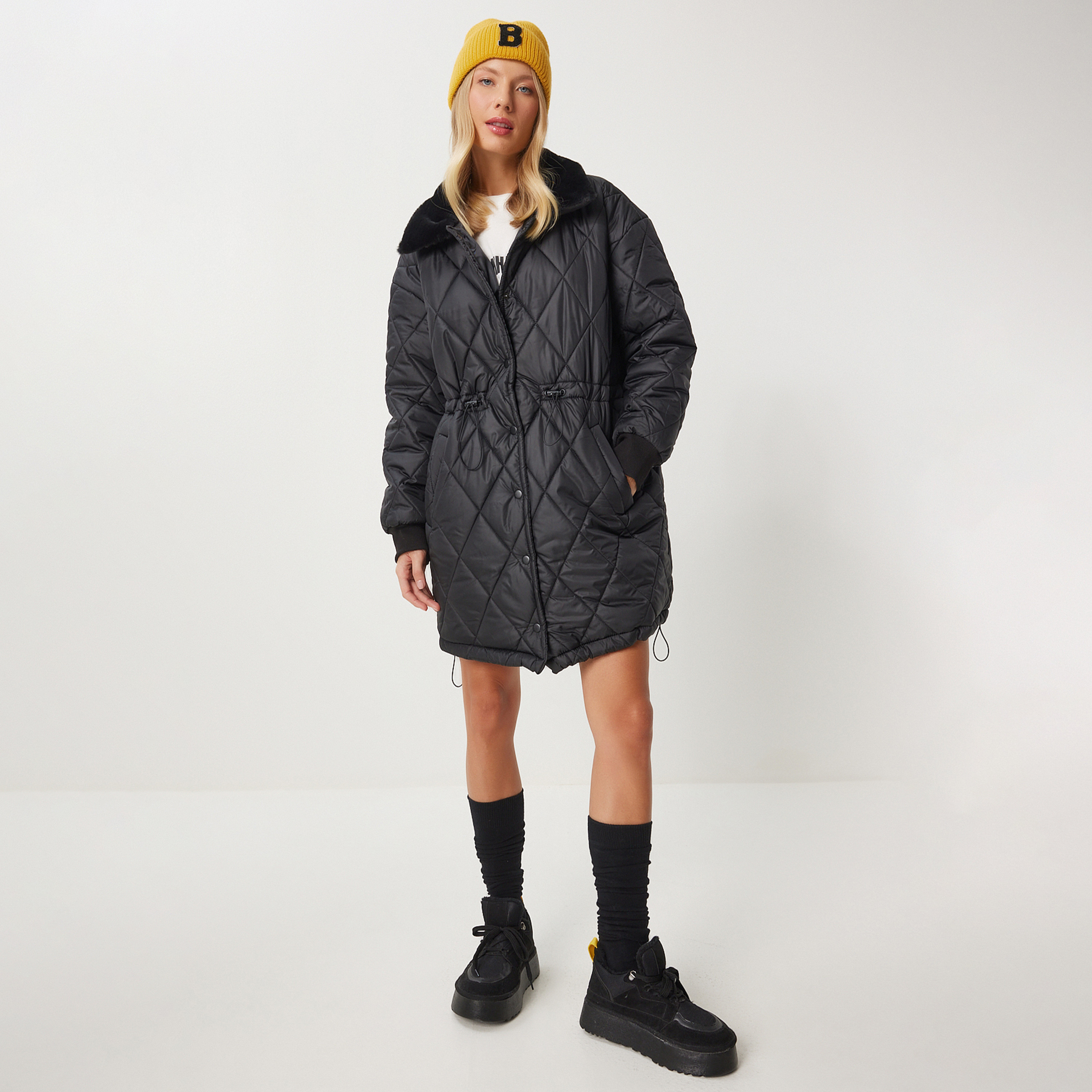 سترة نسائية سوداء بياقة من سعادة إسطنبول-women-winterwear-coatsandjackets-jackets-image-1