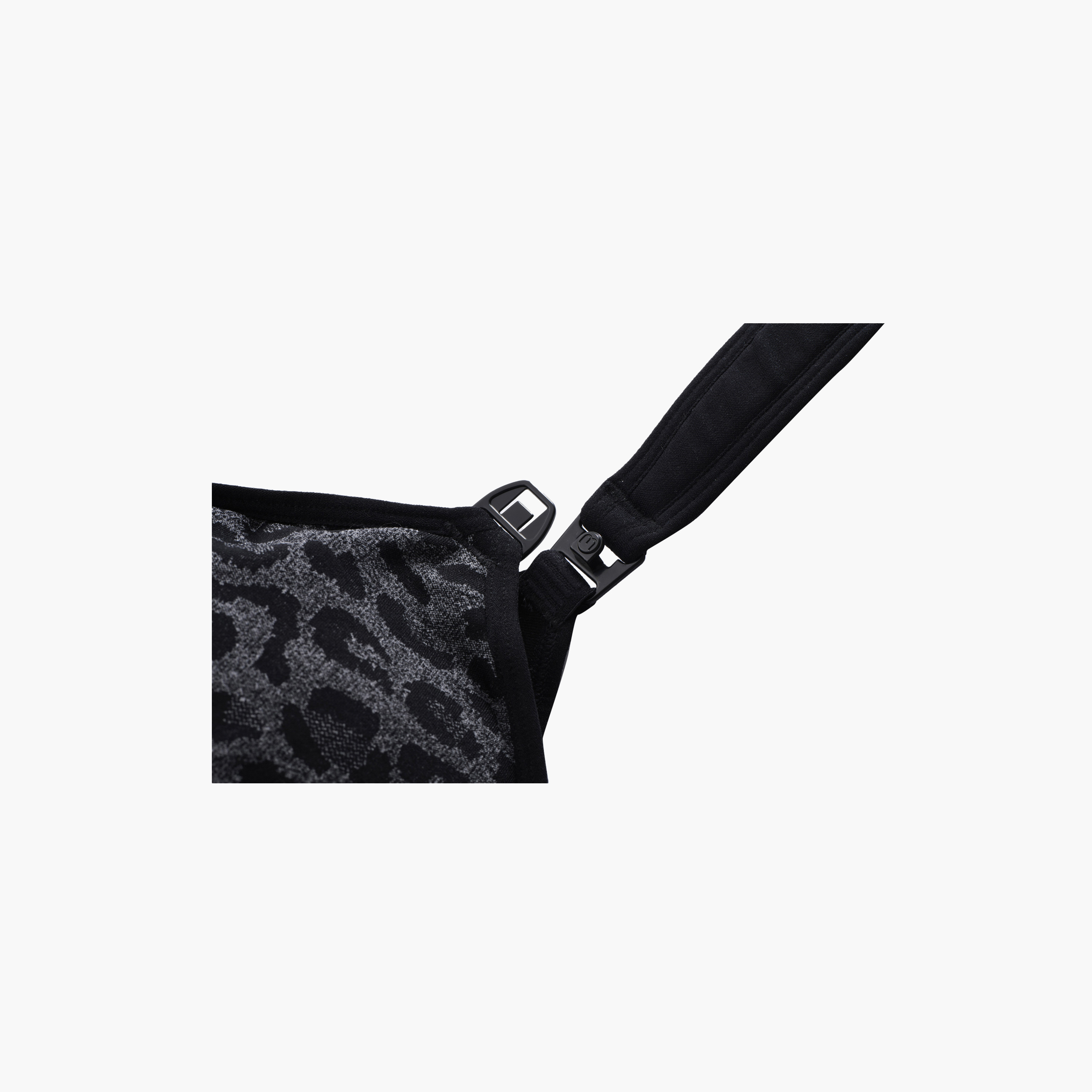 حمالة صدر للشفط بدون استخدام اليدين 4 في 1 نقشة فهد رمادي من مومكوزي-baby-maternalcare-maternitywear-image-1