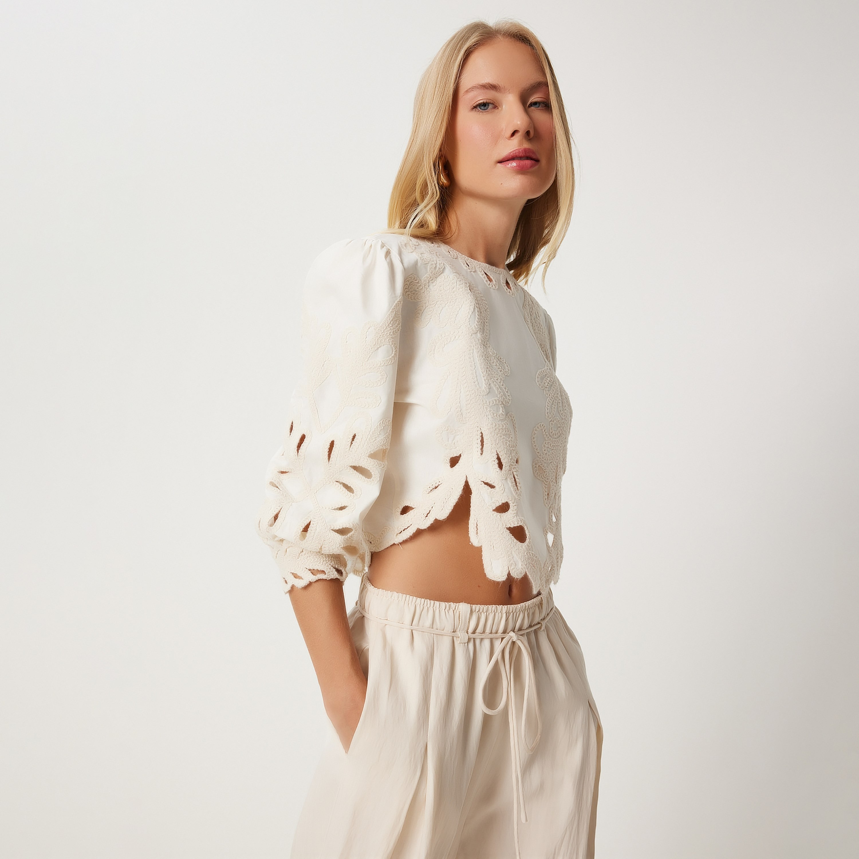 بلوزة نسائية بيضاء مطرز من دانتيل إسطنبول السعادة-women-clothing-shirtsandblouses-blouses-image-3