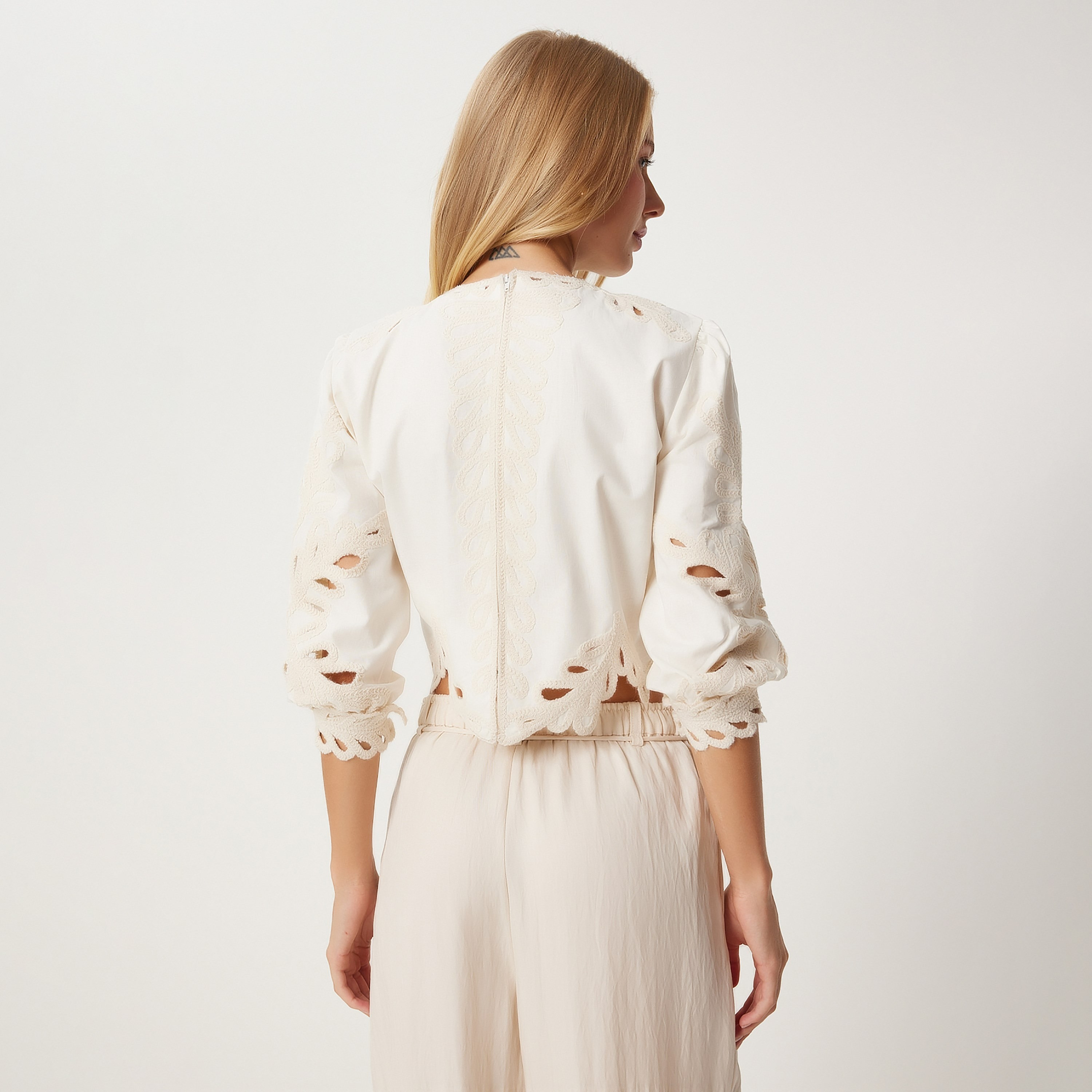 بلوزة نسائية بيضاء مطرز من دانتيل إسطنبول السعادة-women-clothing-shirtsandblouses-blouses-image-4