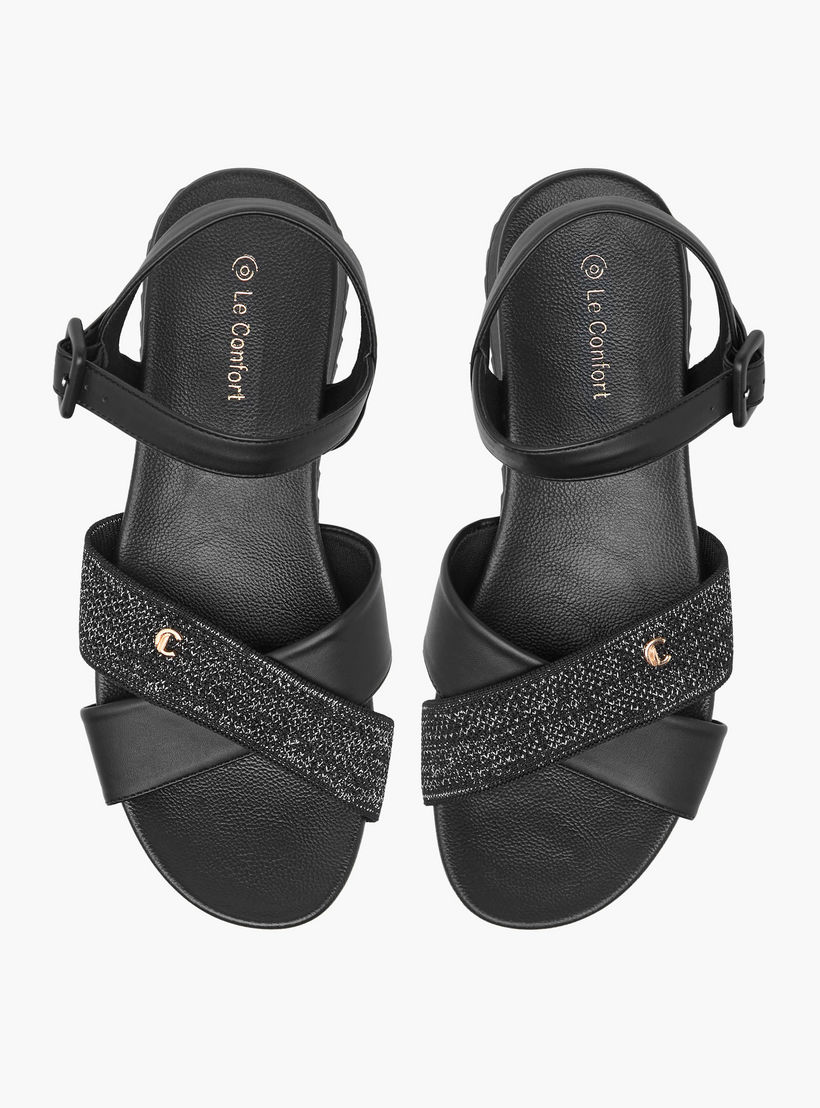 صندل مريح بارز الملمس بأحزمة متقاطعة وإبزيم إغلاق من لو كونفورت-women-shoes-flats-sandals-image-1
