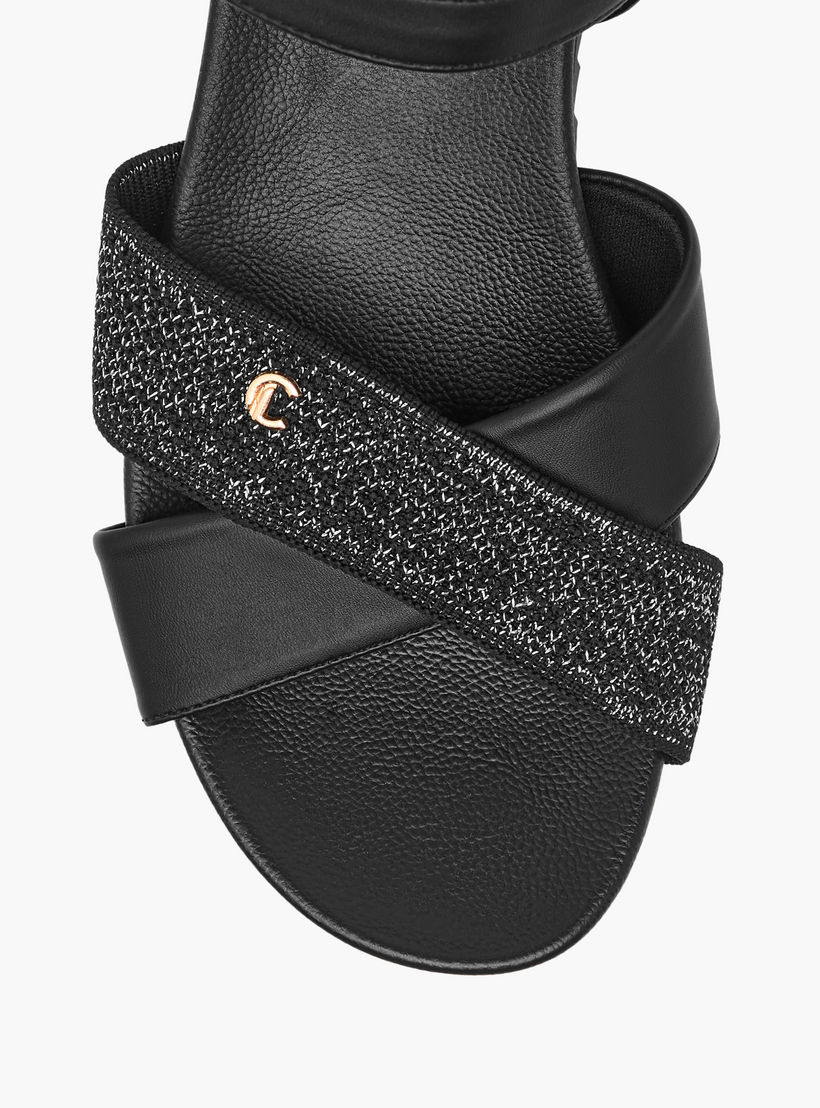 صندل مريح بارز الملمس بأحزمة متقاطعة وإبزيم إغلاق من لو كونفورت-women-shoes-flats-sandals-image-3