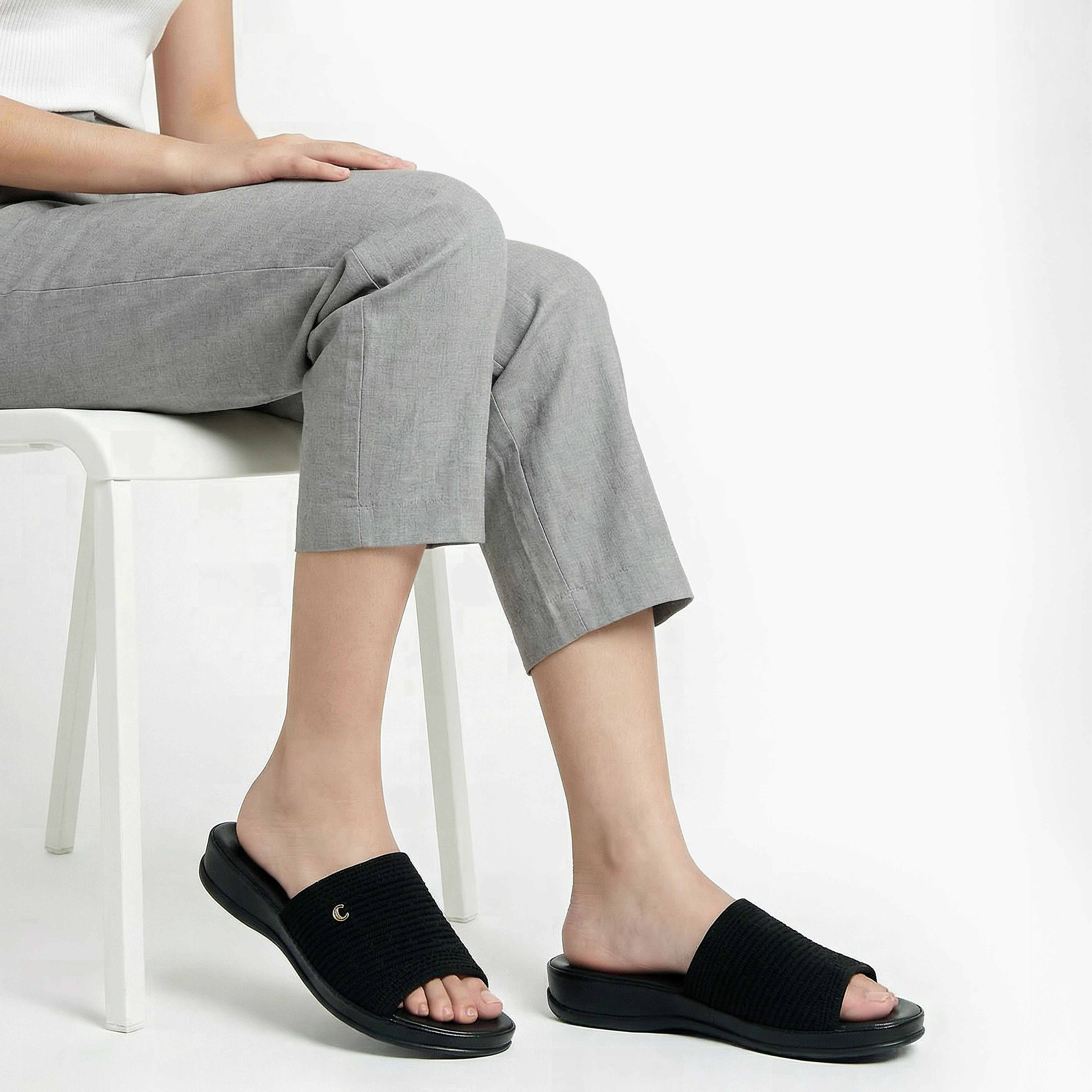 صندل فلانيت بارز الملمس للنساء من لو كونفورت-women-shoes-sandals-flats-image-2