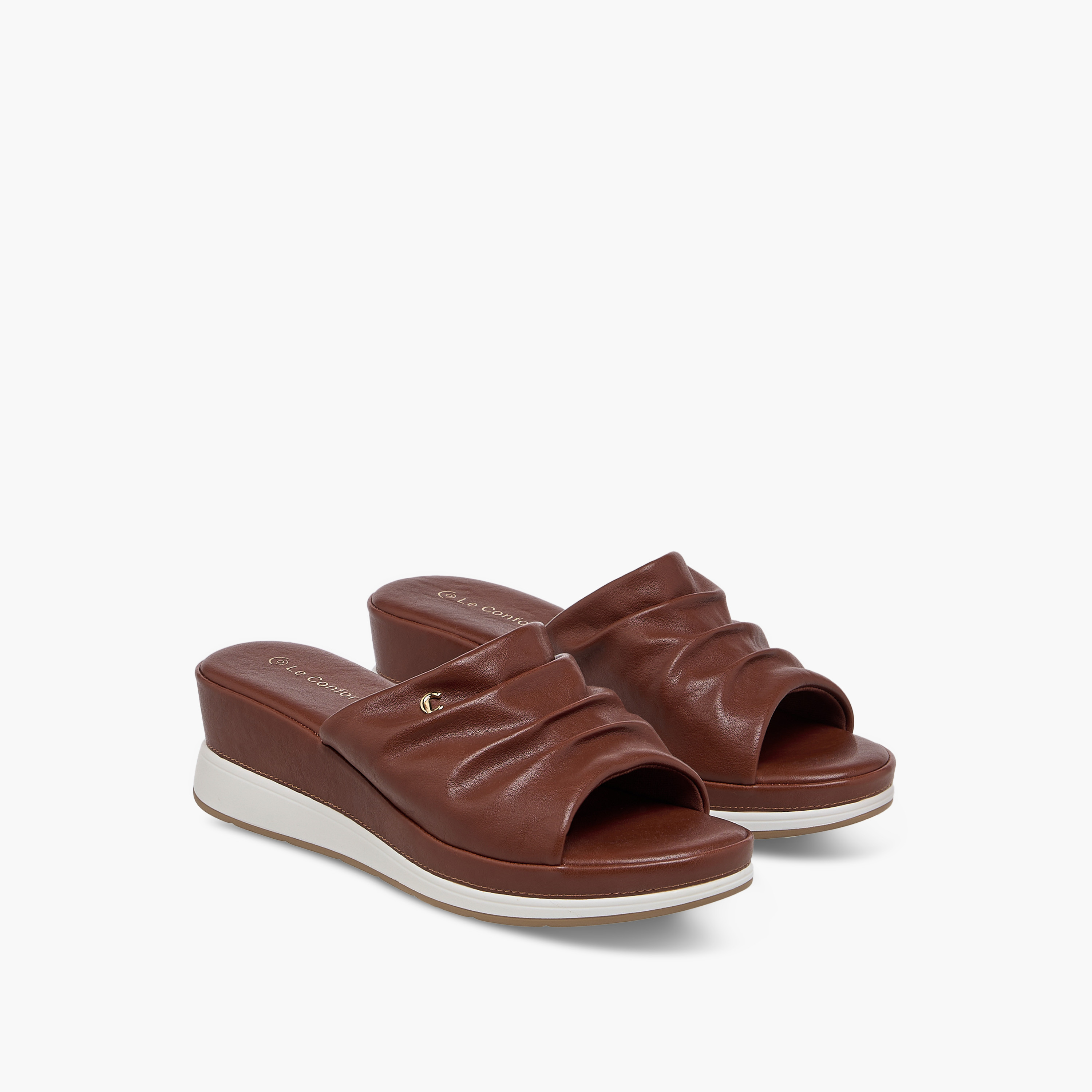 صندل سهل الارتداء بكعب ويدج وتفاصيل مجعّدة من لو كونفورت-women-shoes-sandals-heeled-image-1