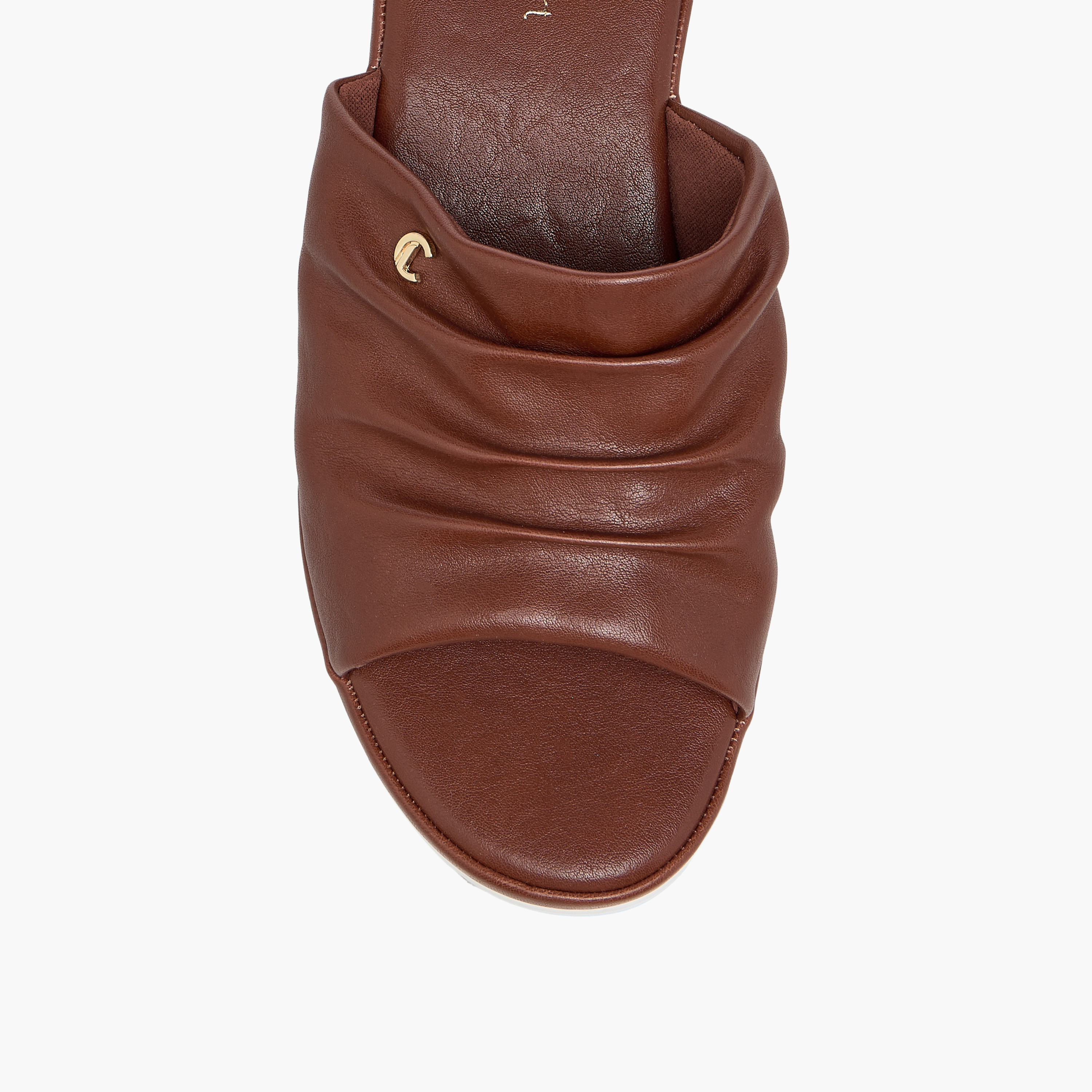 صندل سهل الارتداء بكعب ويدج وتفاصيل مجعّدة من لو كونفورت-women-shoes-sandals-heeled-image-4