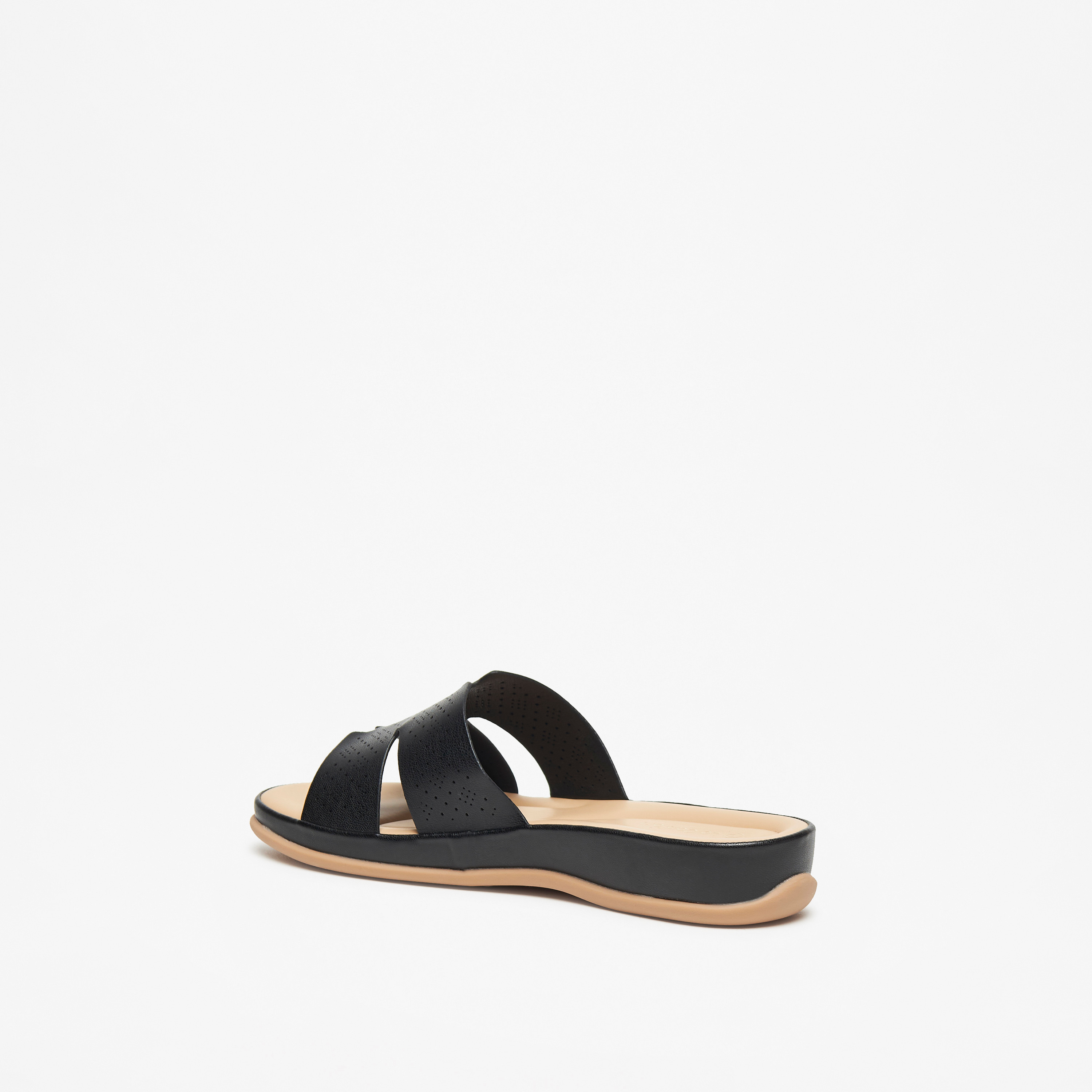 صندل مريح سهل الارتداء بتفاصيل مفرغة بالليزر من لو كونفورت-women-shoes-flats-sandals-image-2