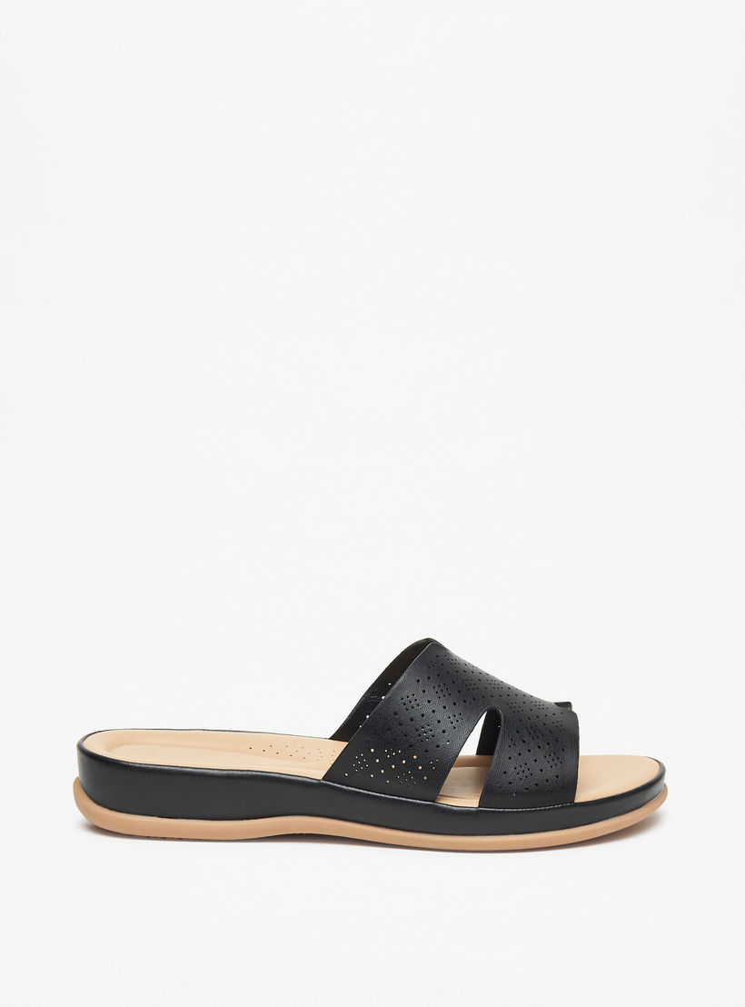 صندل مريح سهل الارتداء بتفاصيل مفرغة بالليزر من لو كونفورت-women-shoes-flats-sandals-image-3