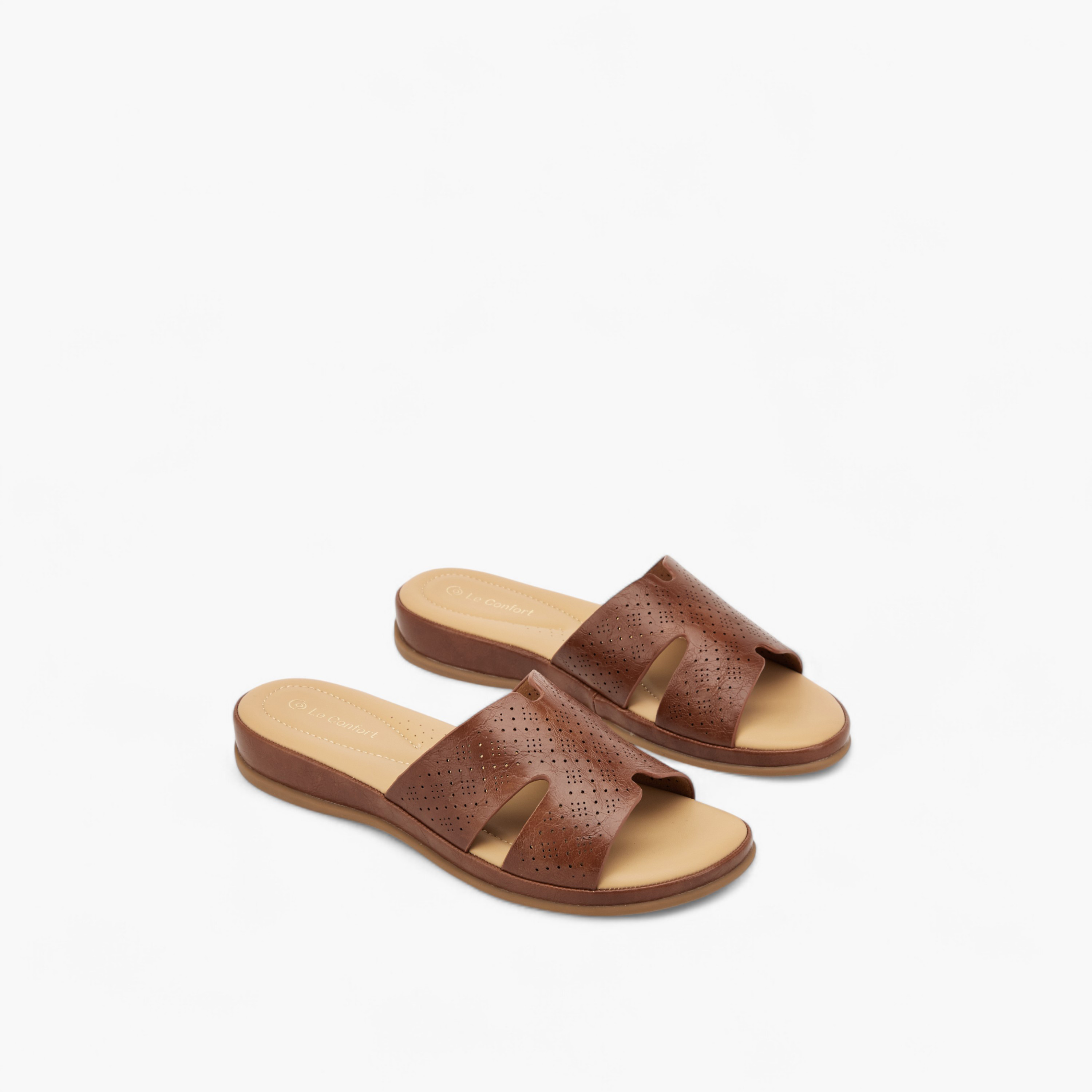 صندل مريح سهل الارتداء بتفاصيل مفرغة بالليزر من لو كونفورت-women-shoes-flats-sandals-image-1