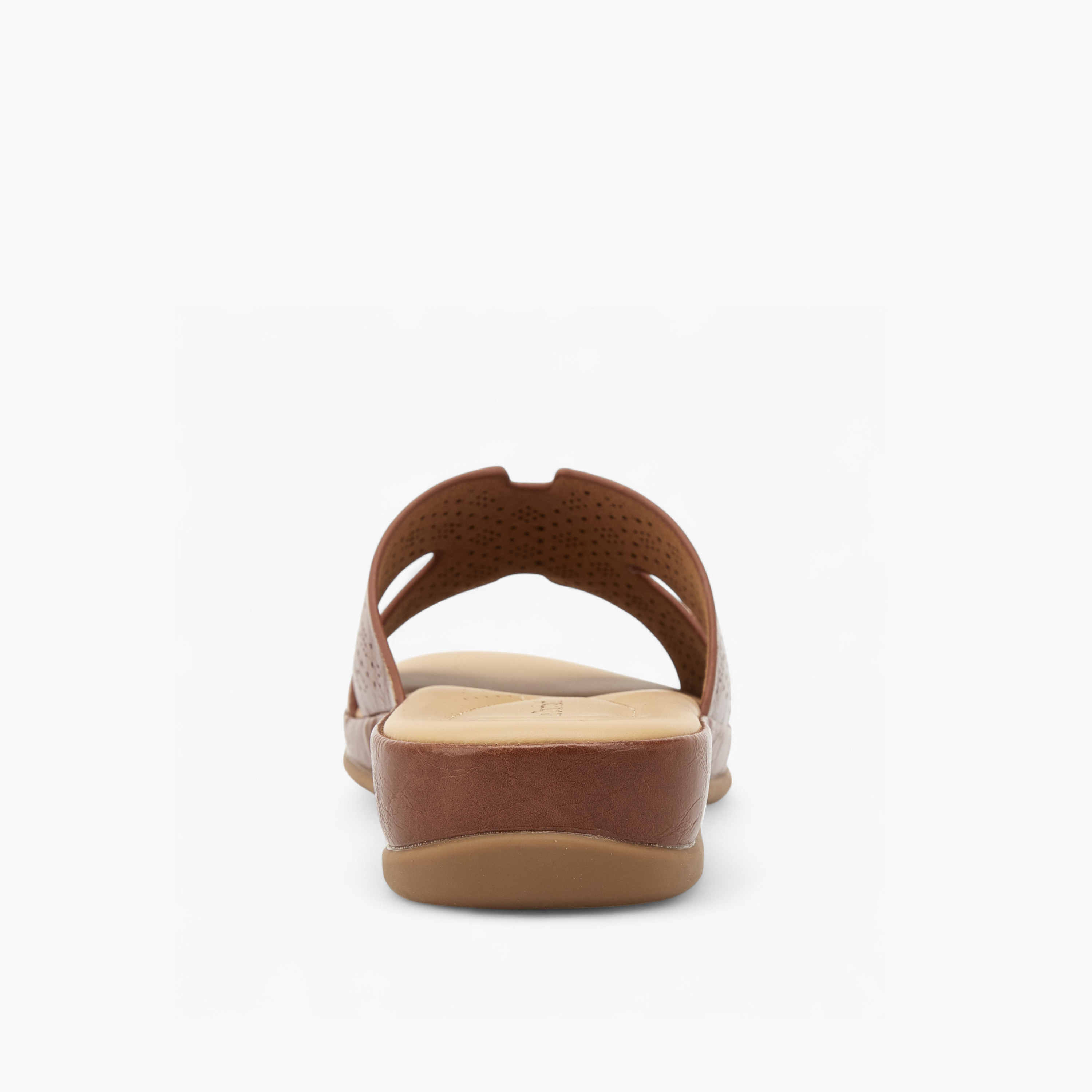 صندل مريح سهل الارتداء بتفاصيل مفرغة بالليزر من لو كونفورت-women-shoes-flats-sandals-image-4