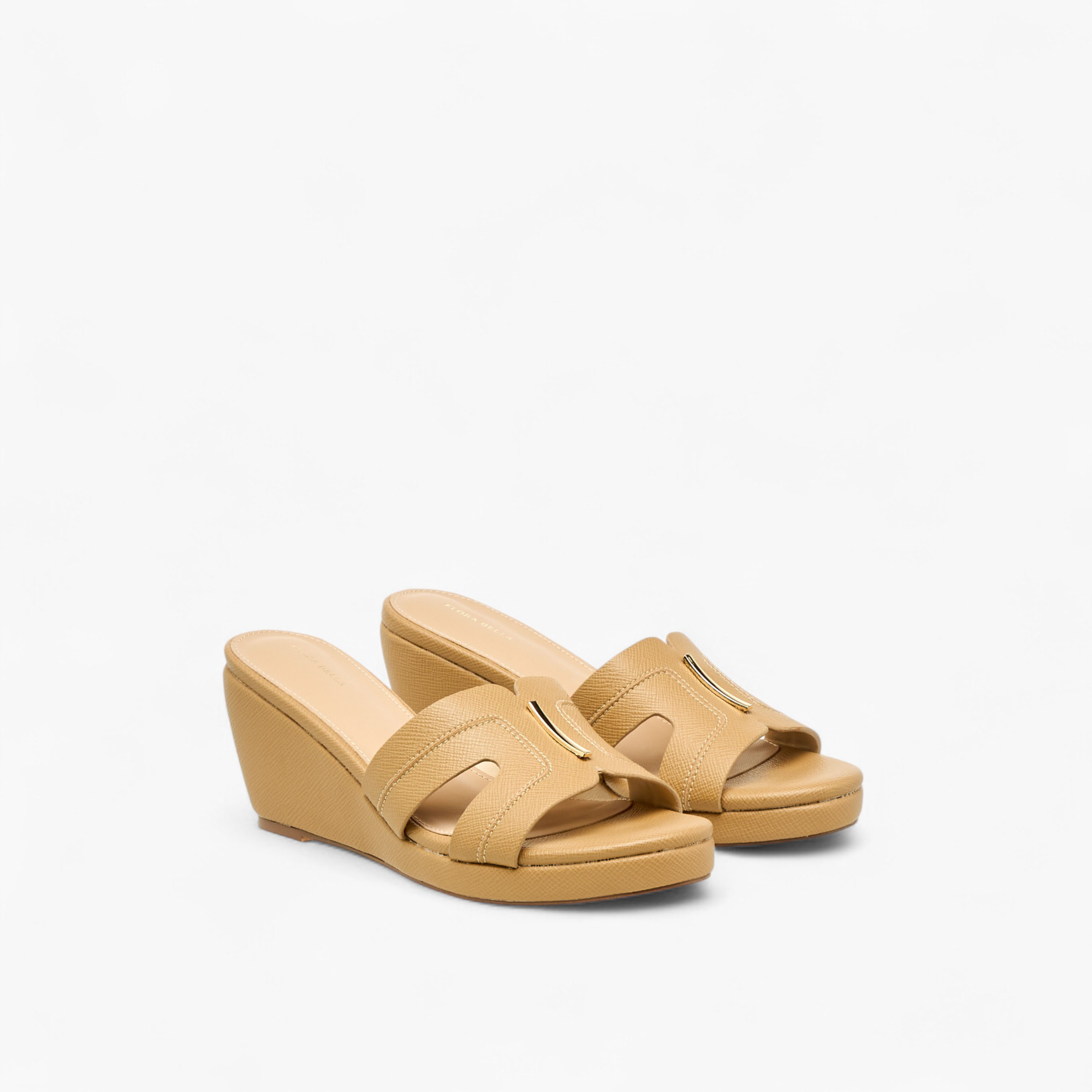 صندل بكعب ويدج وتفاصيل مفرغة للنساء من فلورا بيلا-women-shoes-sandals-heeled-image-5
