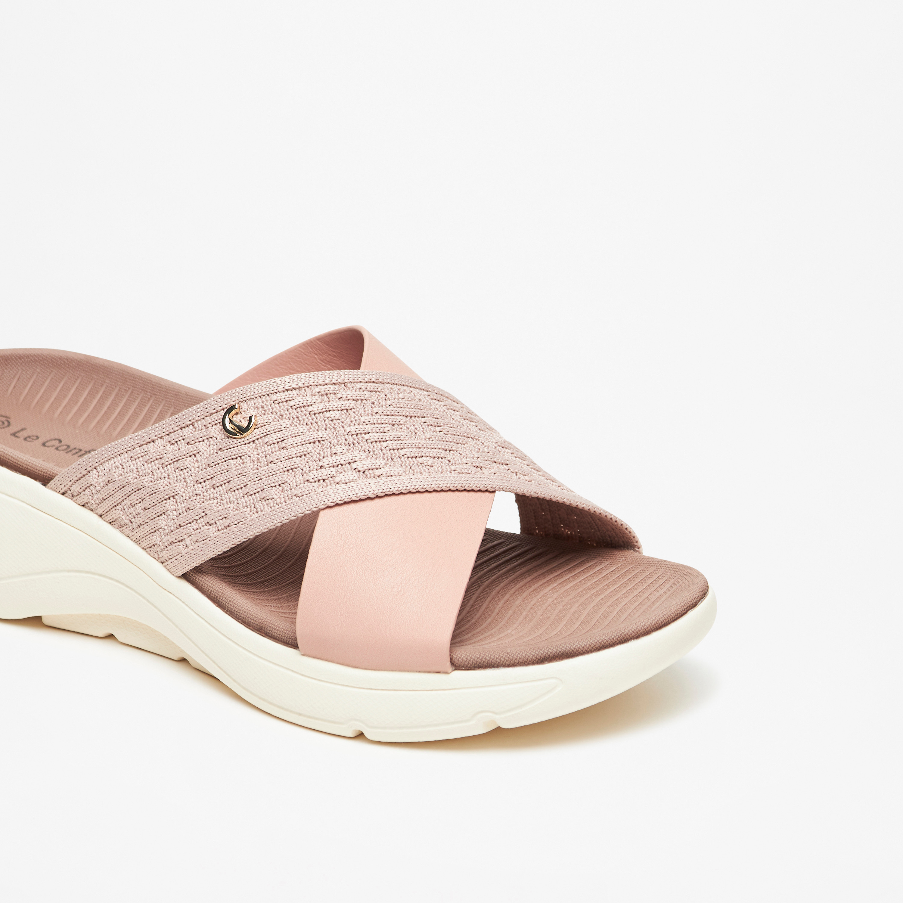 صندل سهل الارتداء بارز الملمس بحزام متقاطع من لو كونفورت-women-shoes-flats-sandals-image-5