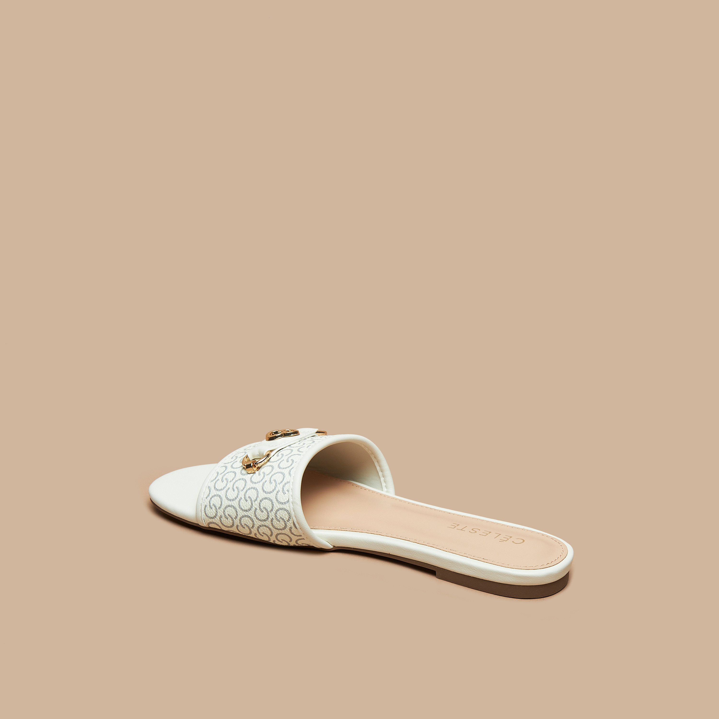 صندل مسطّح سهل الارتداء بطبعات مونوجرام للنساء من سيليست-women-shoes-flats-sandals-image-2
