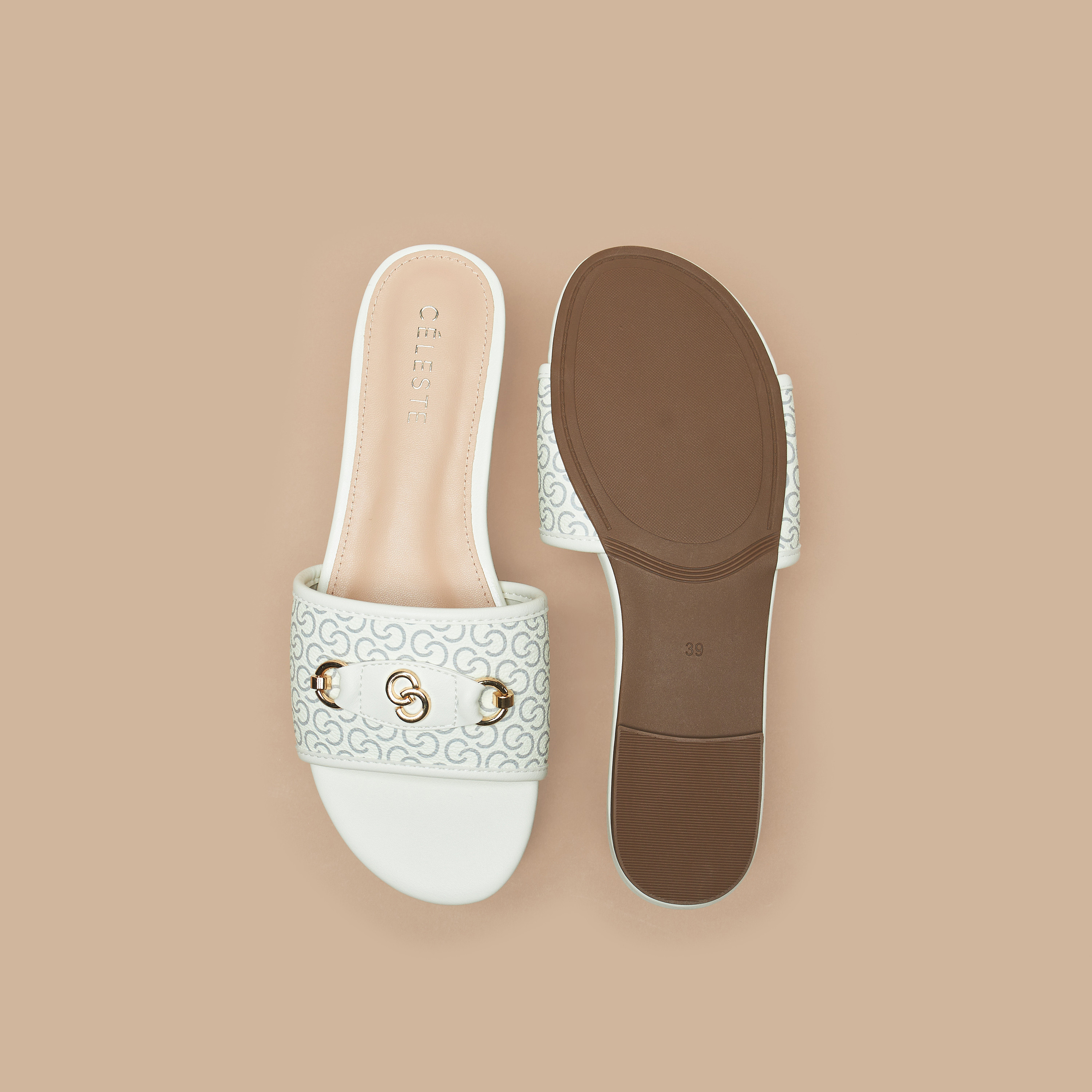 صندل مسطّح سهل الارتداء بطبعات مونوجرام للنساء من سيليست-women-shoes-flats-sandals-image-4