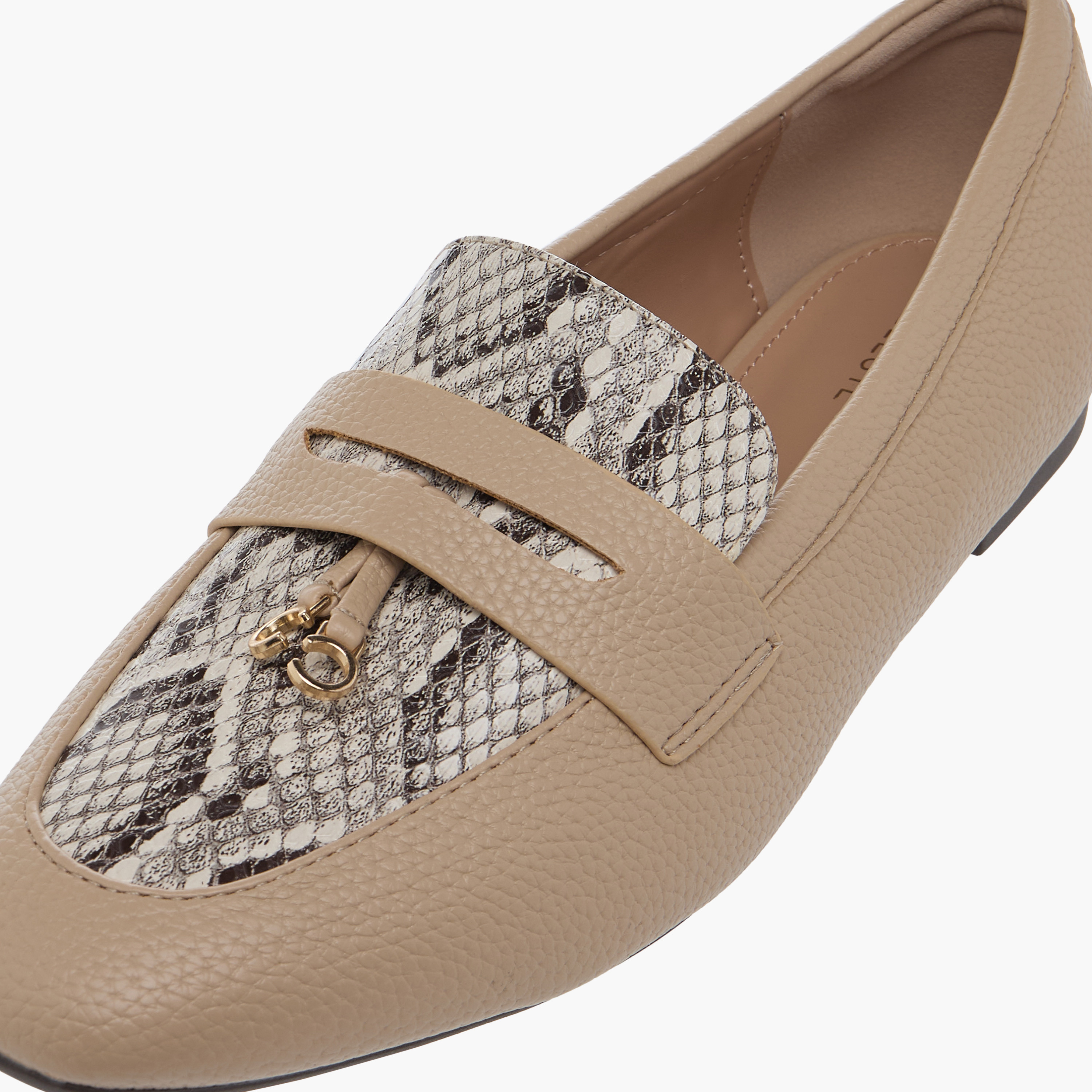 حذاء خفيف سهل الارتداء بملمس حيوانات وتفاصيل دلاية للنساء من سيليست-women-shoes-flats-loafers-image-4