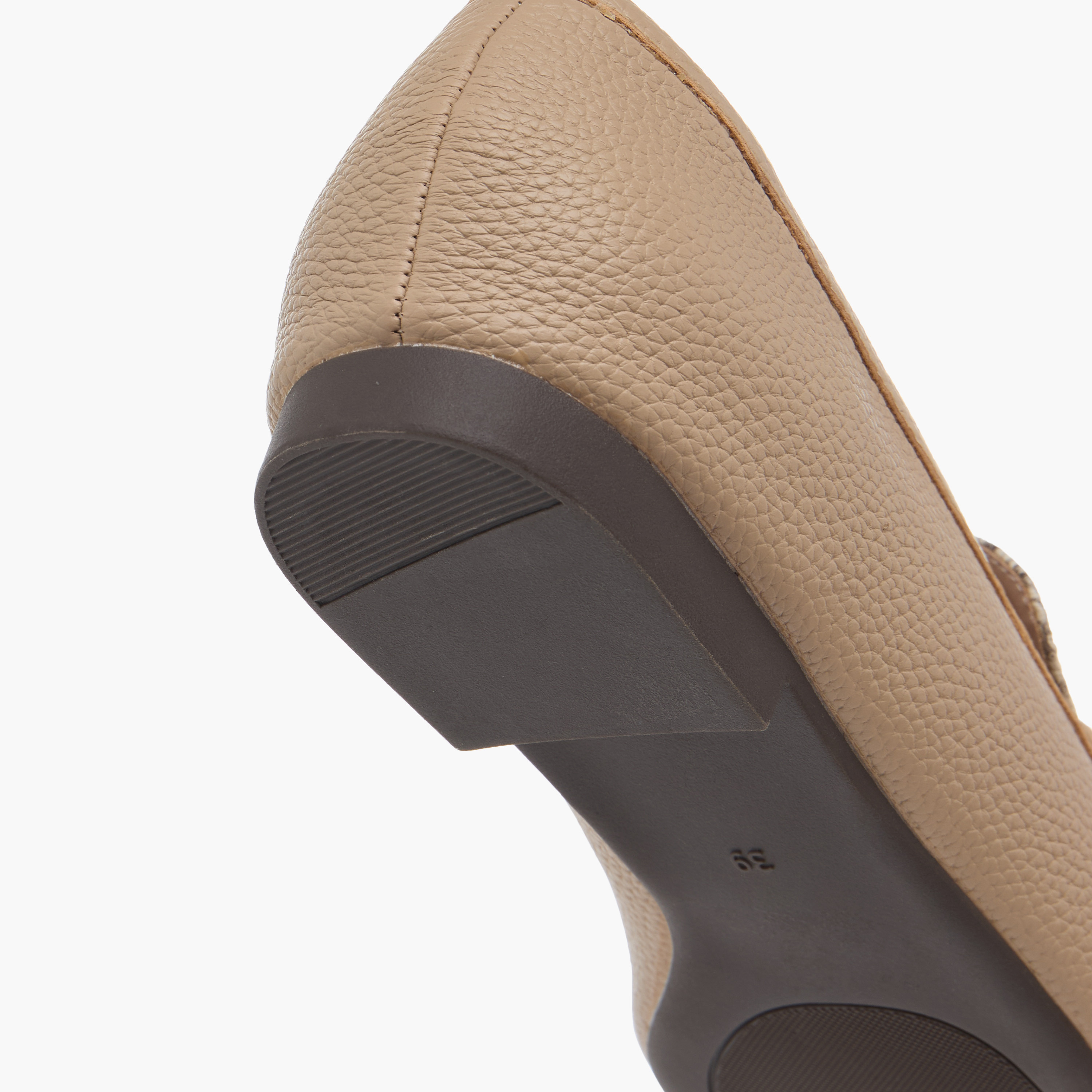 حذاء خفيف سهل الارتداء بملمس حيوانات وتفاصيل دلاية للنساء من سيليست-women-shoes-flats-loafers-image-5