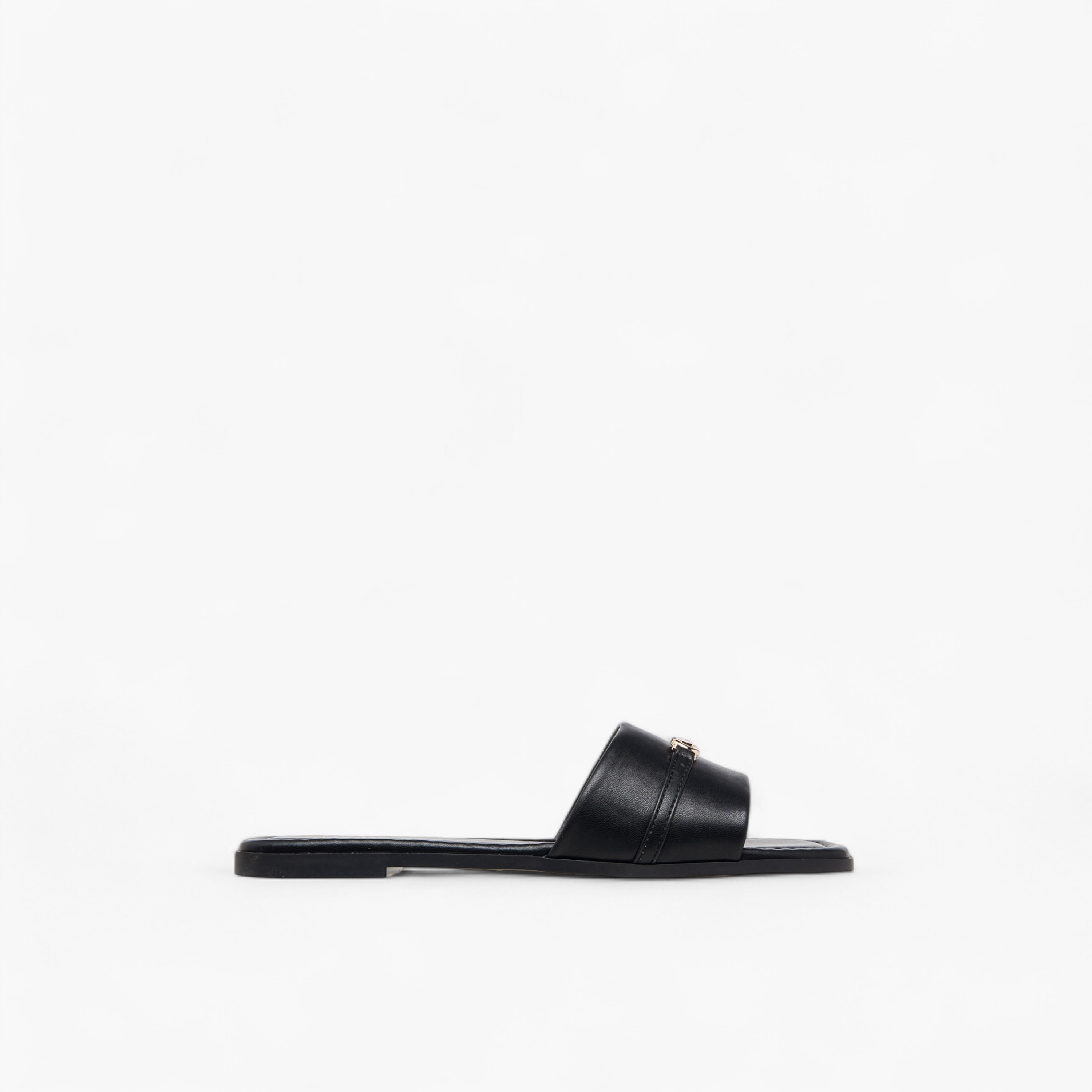 صندل سهل الارتداء بتفصيل إبزيم للنساء من سيليست-women-shoes-flats-sandals-image-8