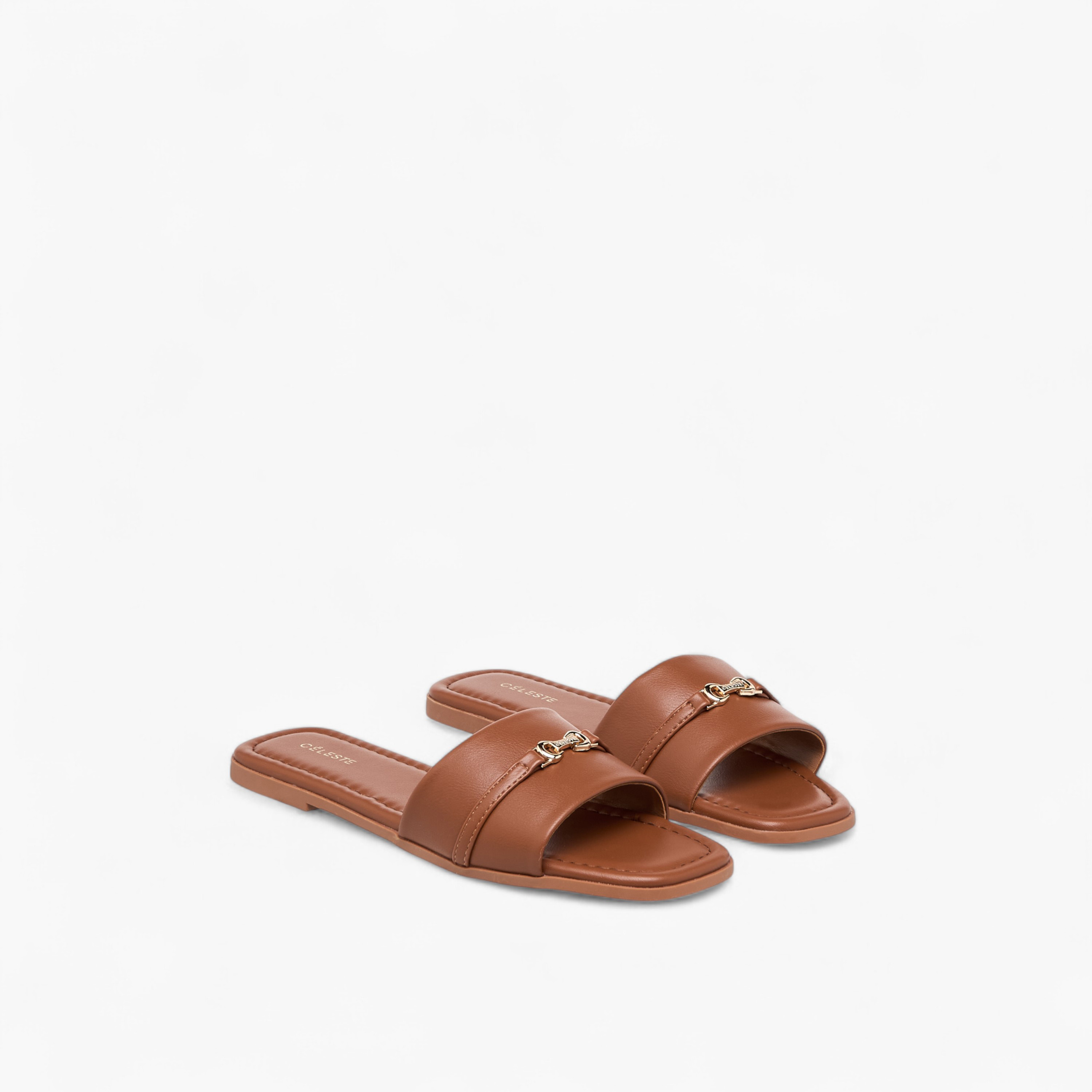 صندل سهل الارتداء بتفصيل إبزيم للنساء من سيليست-women-shoes-flats-sandals-image-1