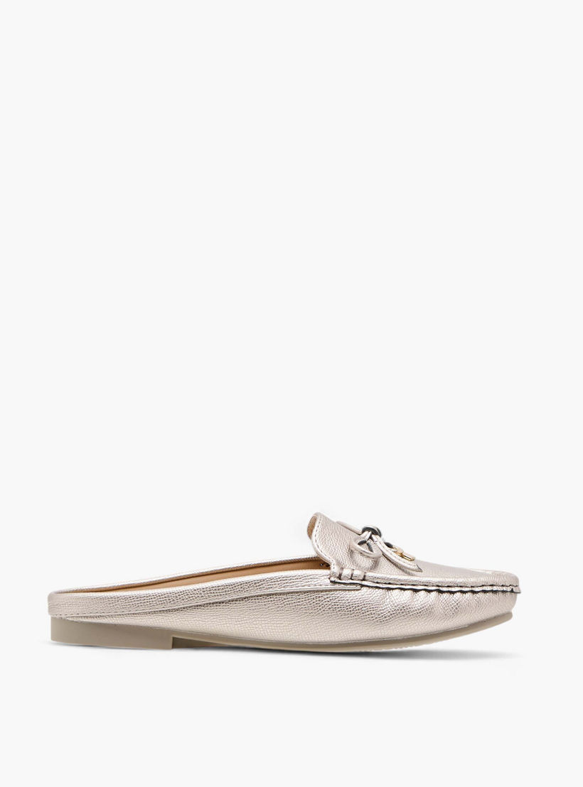 حذاء ميول سهل الارتداء بتفاصيل فيونكة من لو كونفورت-women-shoes-flats-mules-image-4
