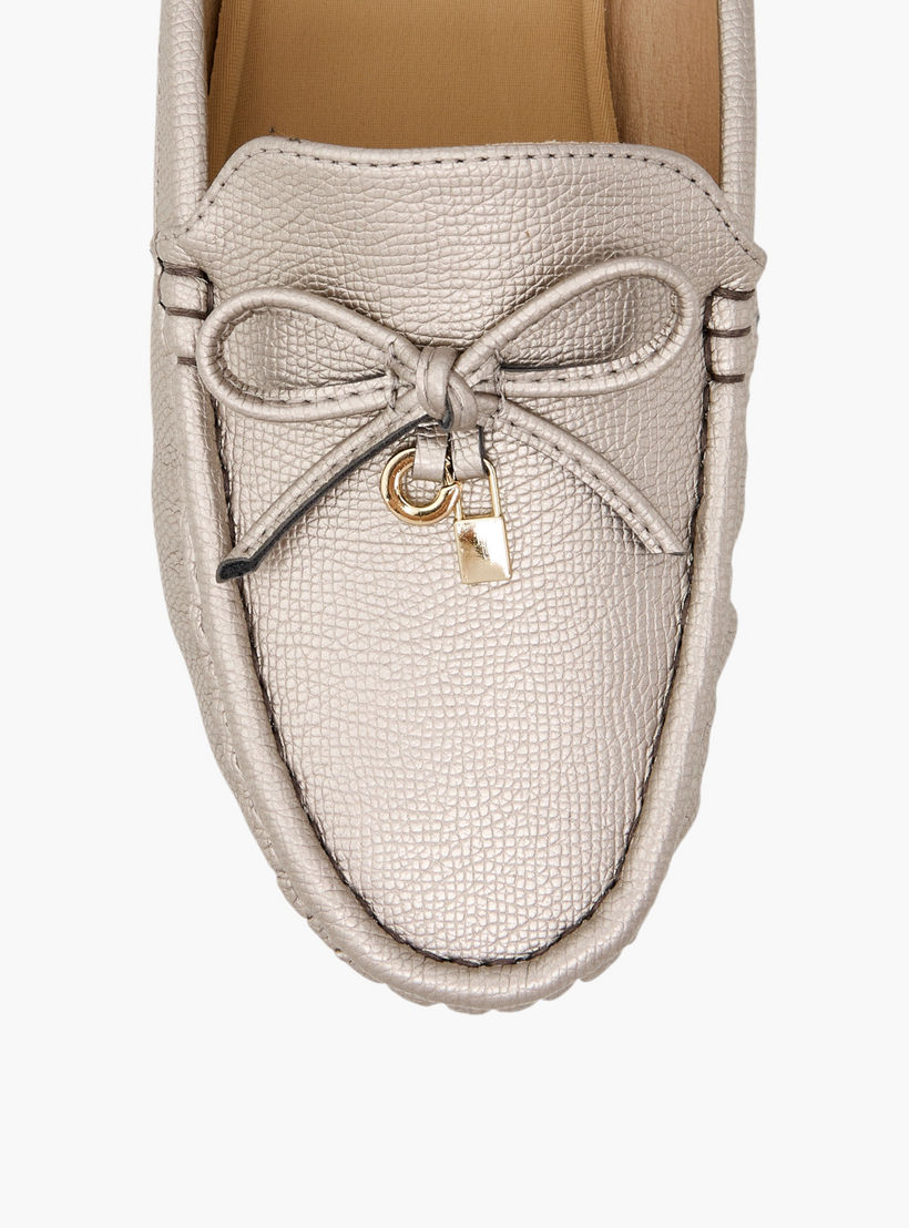 حذاء ميول سهل الارتداء بتفاصيل فيونكة من لو كونفورت-women-shoes-flats-mules-image-5